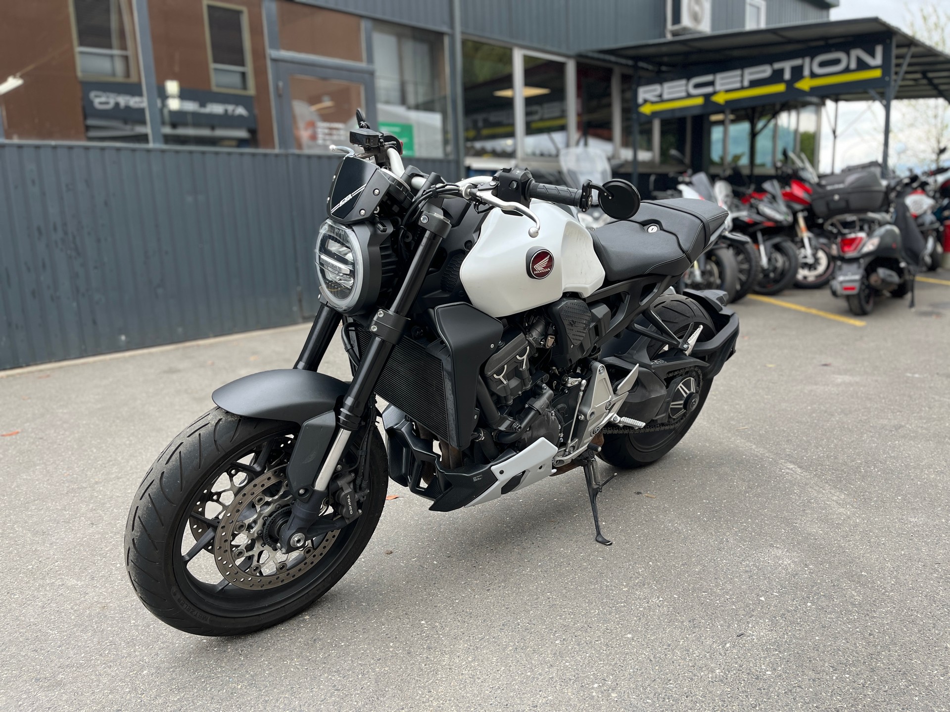 HONDA CB 1000 R ABS-showroom-element-1