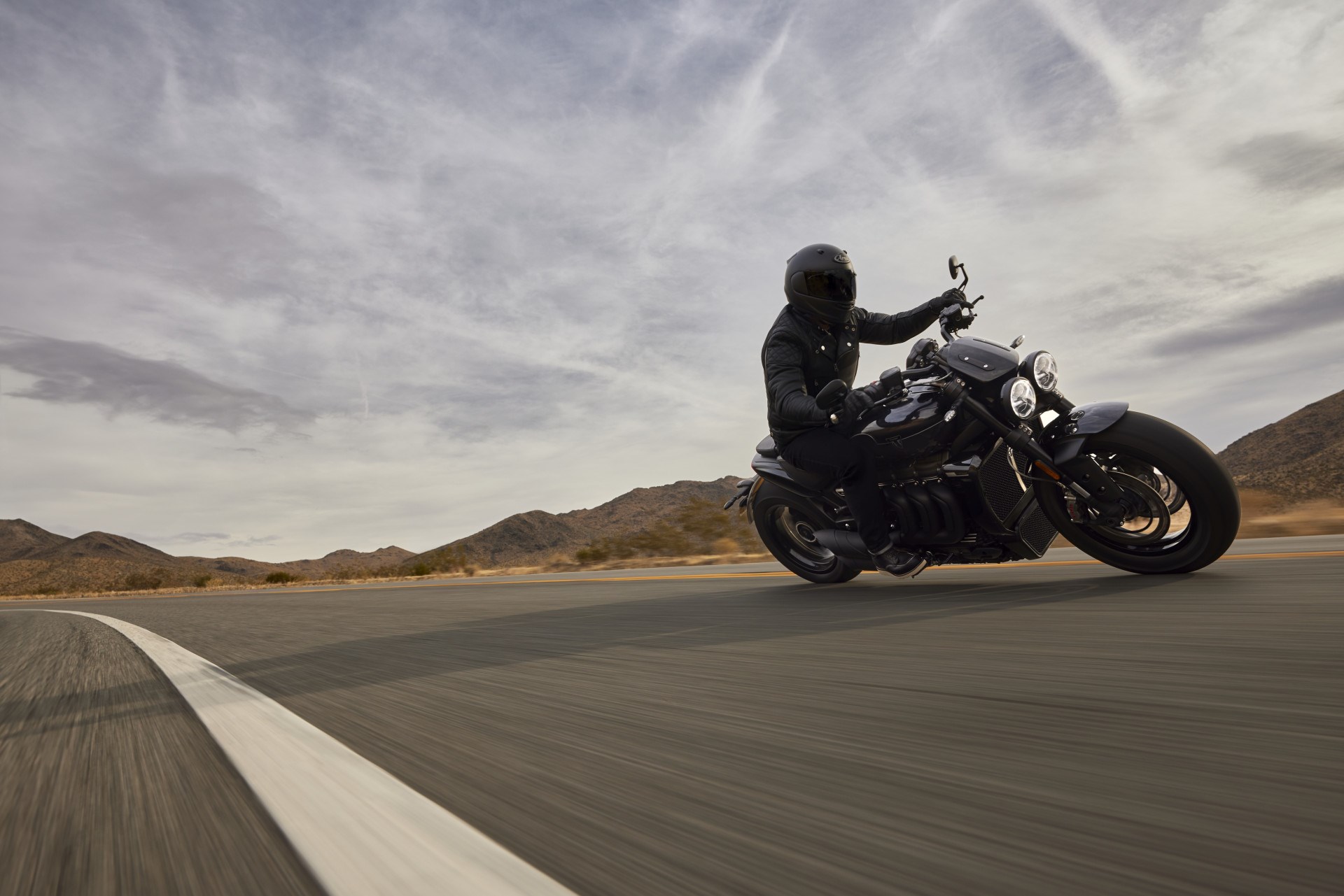 TRIUMPH Rocket 3 Storm R NEW MODEL-showroom-element-1