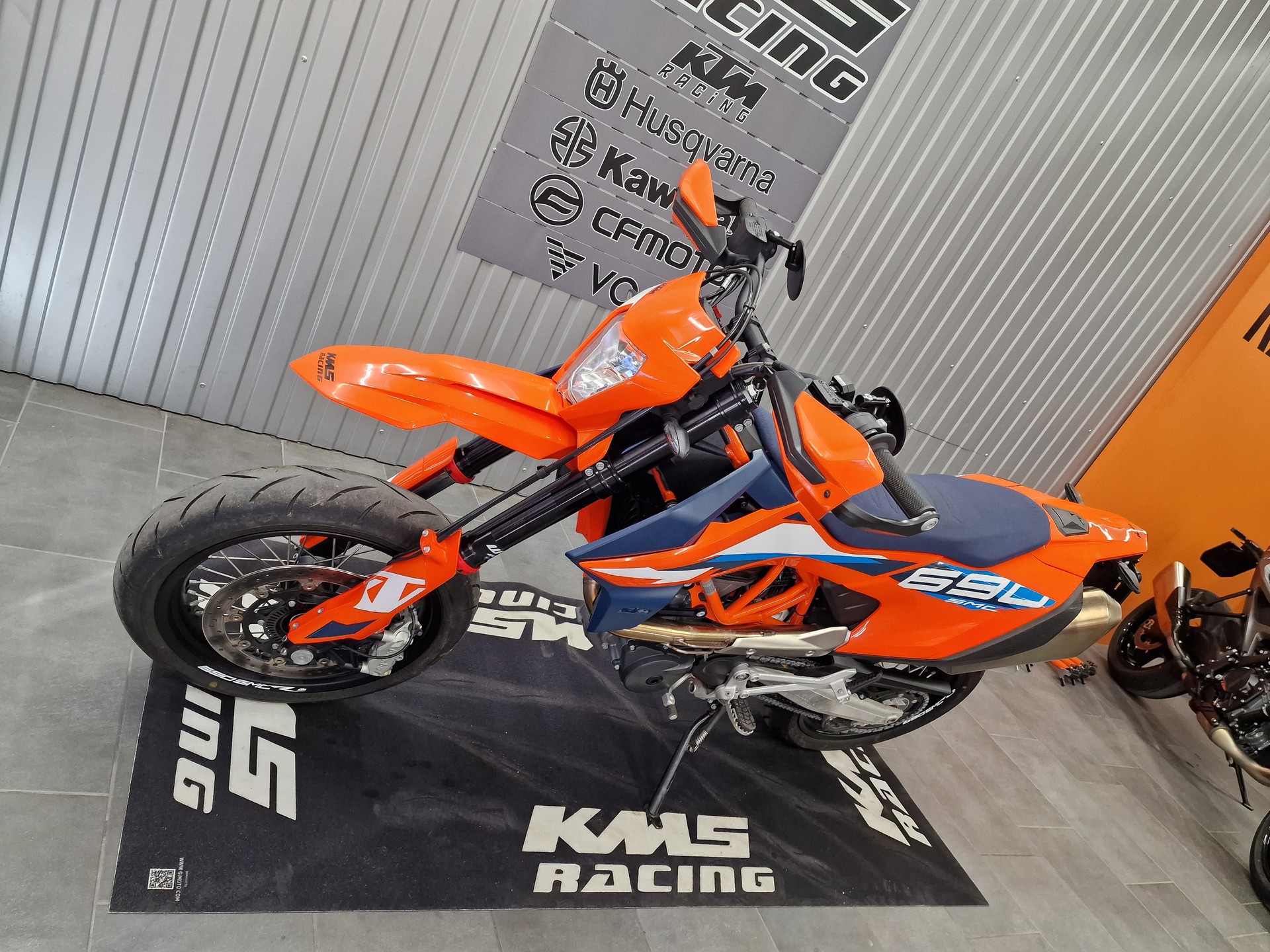 KTM 690 SMC R ABS (35 kW)-showroom-element-2