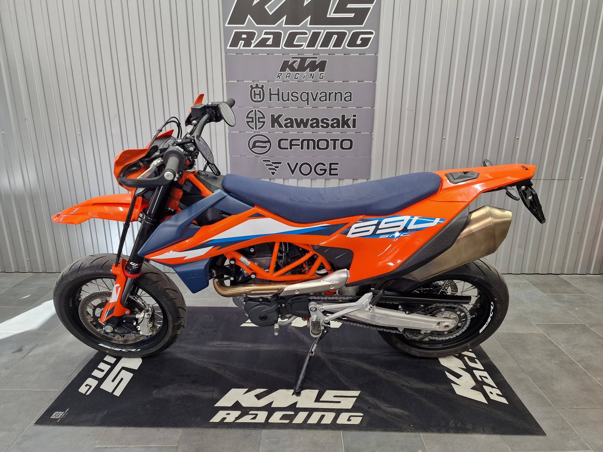 KTM 690 SMC R ABS (35 kW)-showroom-element-1
