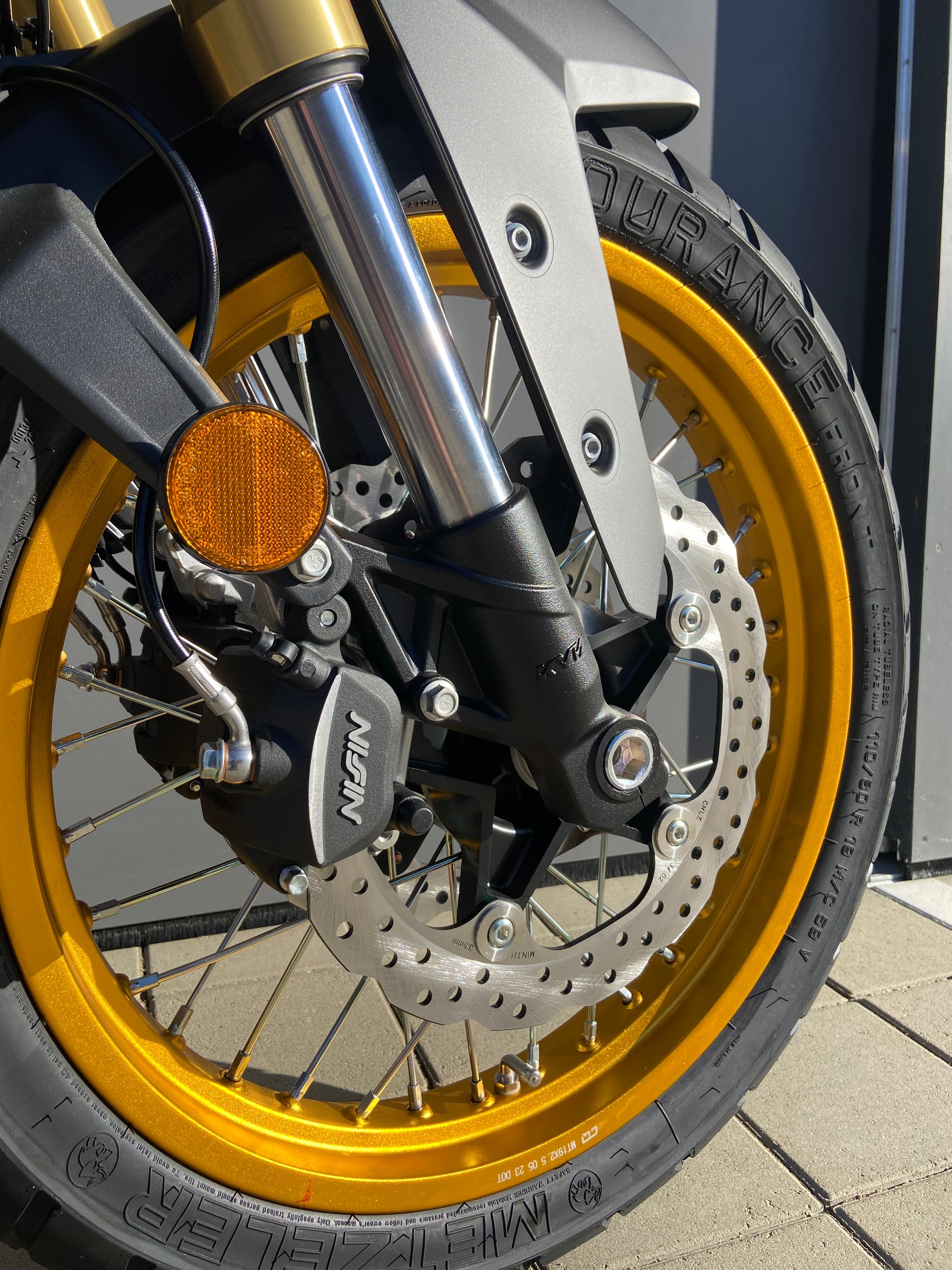 VOGE 525DSX-showroom-element-2