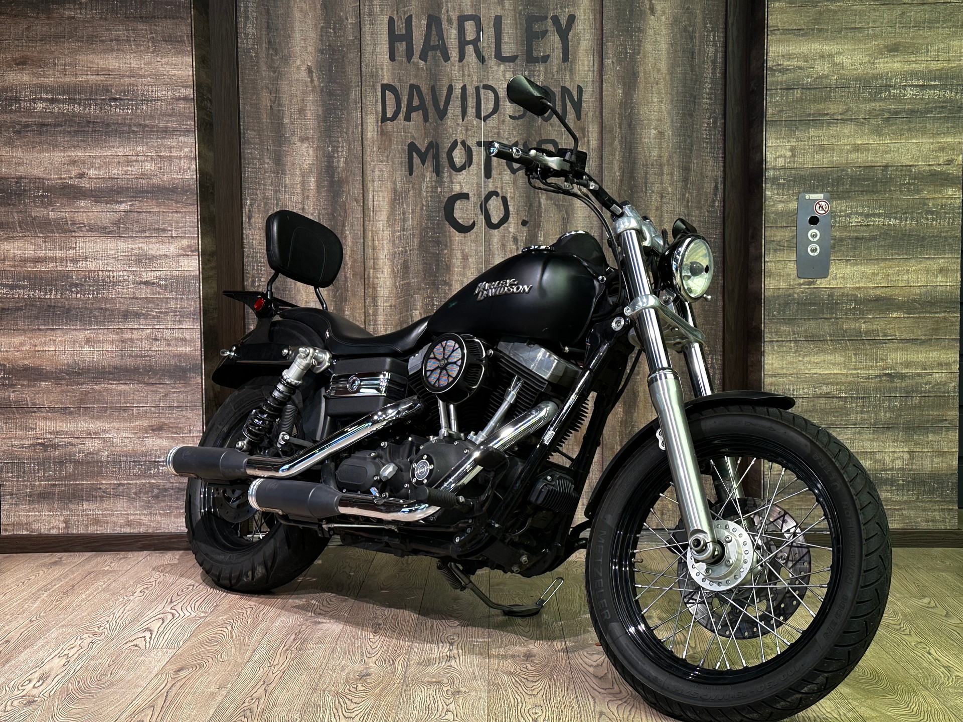 HARLEY-DAVIDSON FXDBI Dyna Street Bob-showroom-element-1