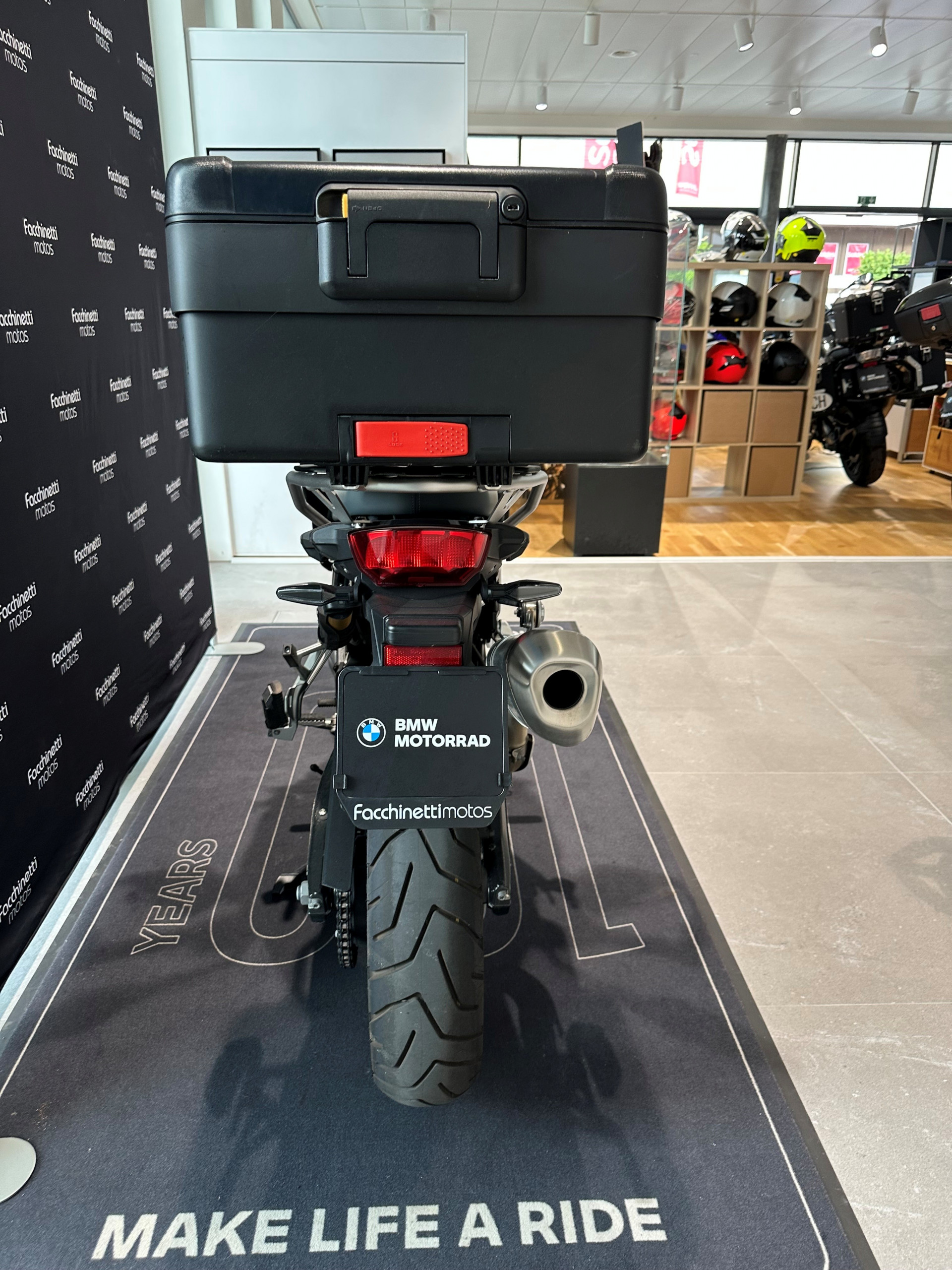 BMW F 750 GS Triple Black-image-1