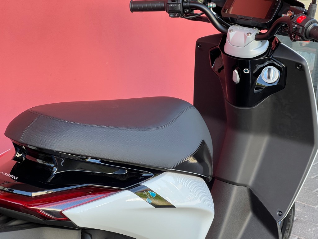 PIAGGIO Piaggio 1 Active 60km/h Full Electric-showroom-element-1