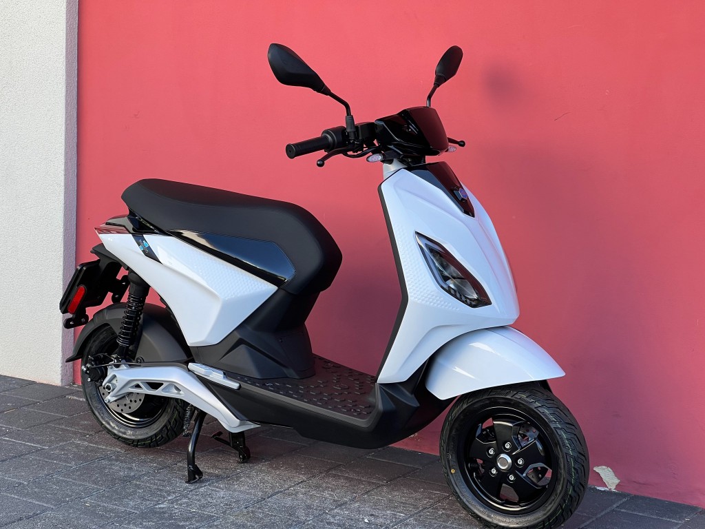 PIAGGIO Piaggio 1 Active 60km/h Full Electric-showroom-element-3