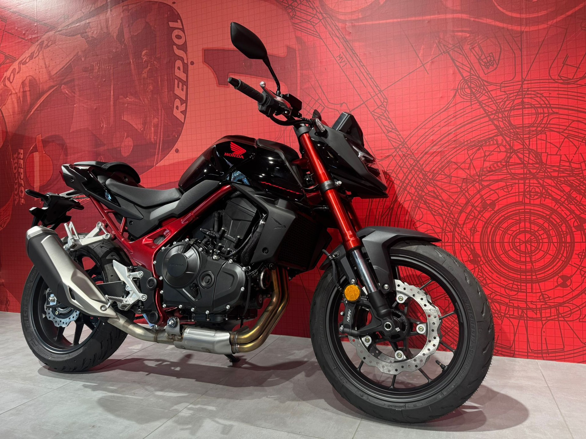 HONDA CB 750 Hornet-showroom-element-1