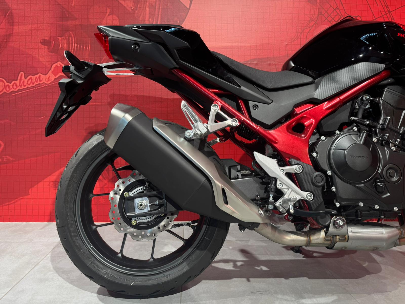 HONDA CB 750 Hornet-showroom-element-3
