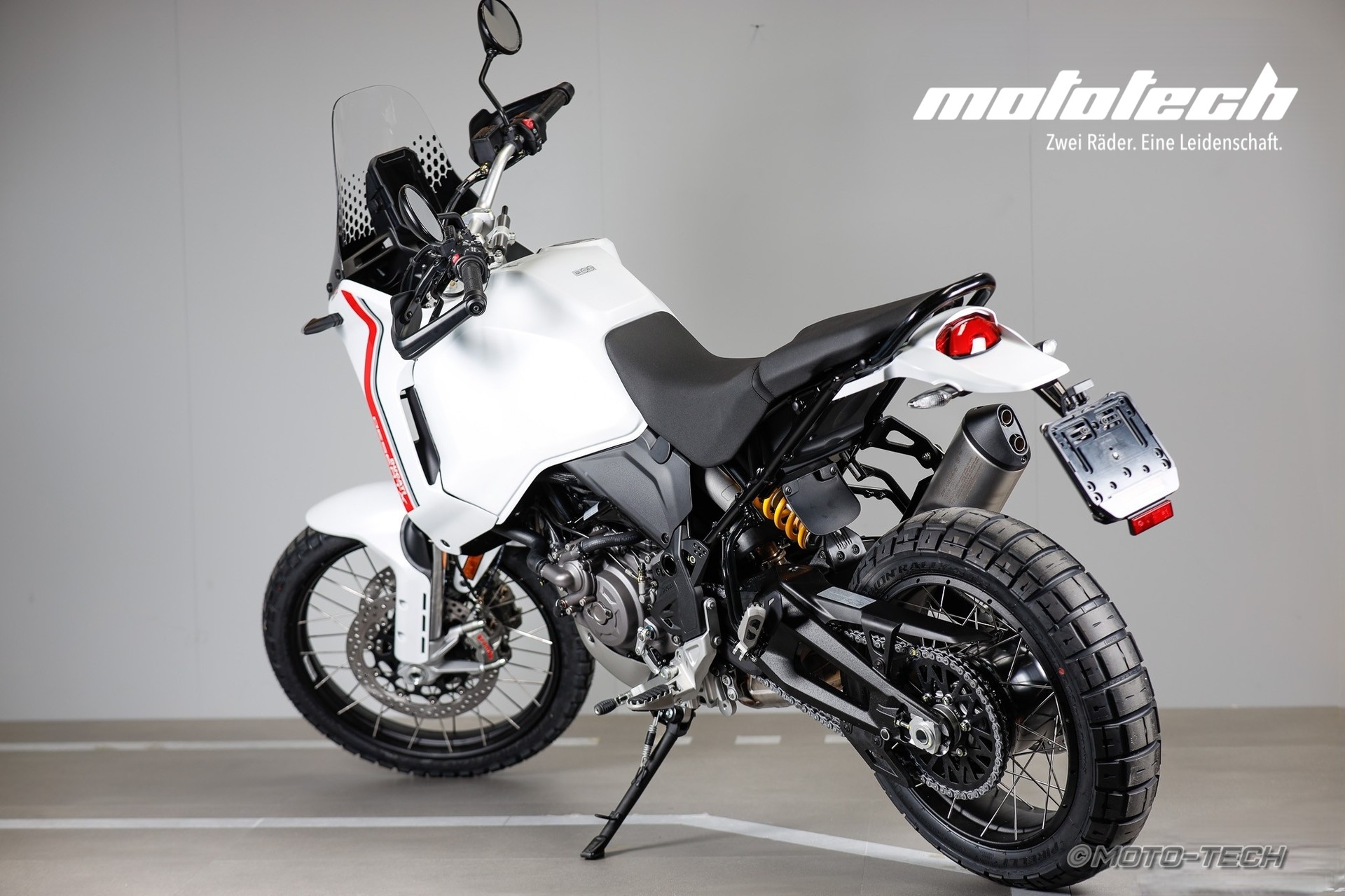 DUCATI Desert X (35kW)-showroom-element-3