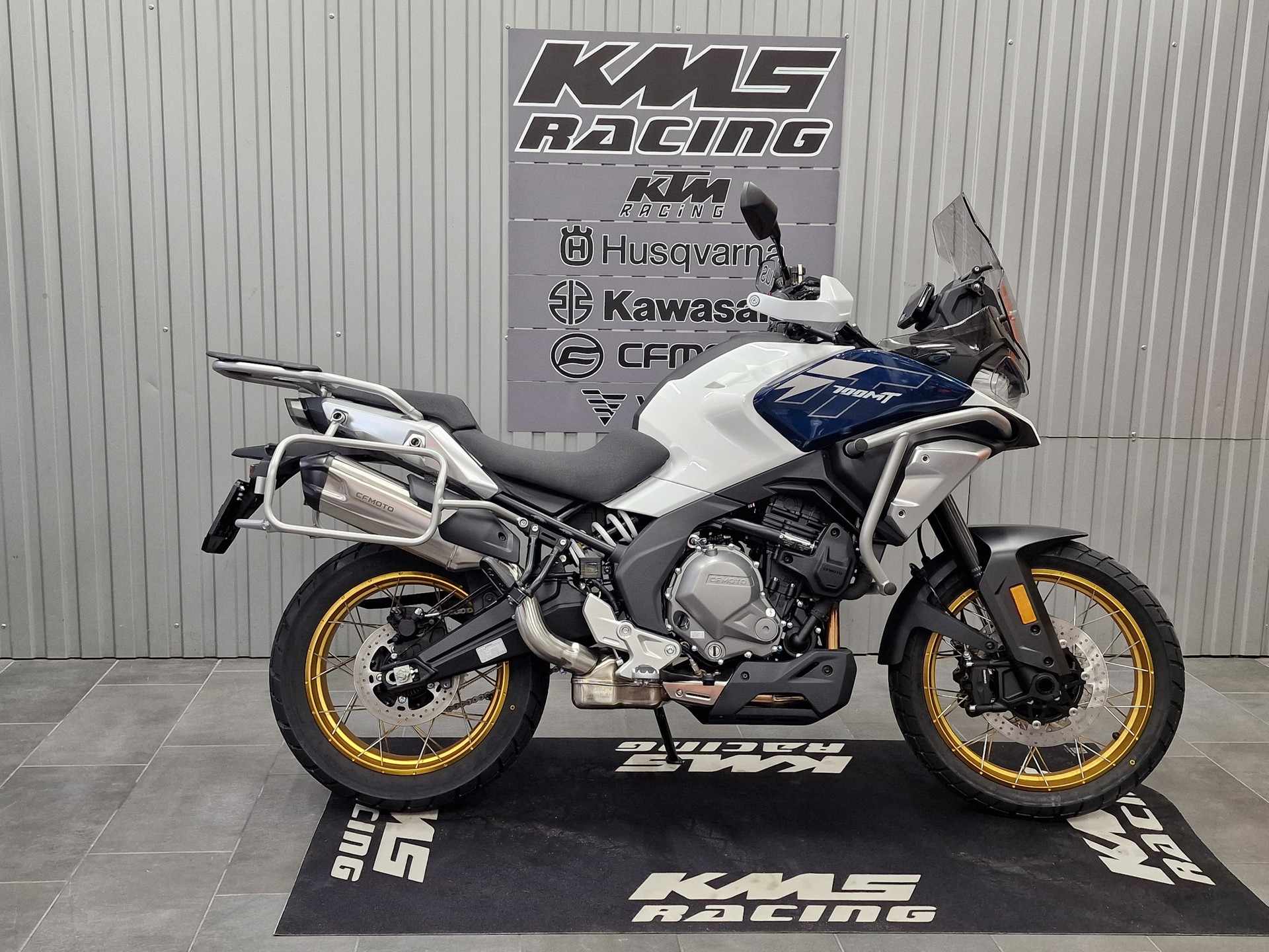CF MOTO 700MT