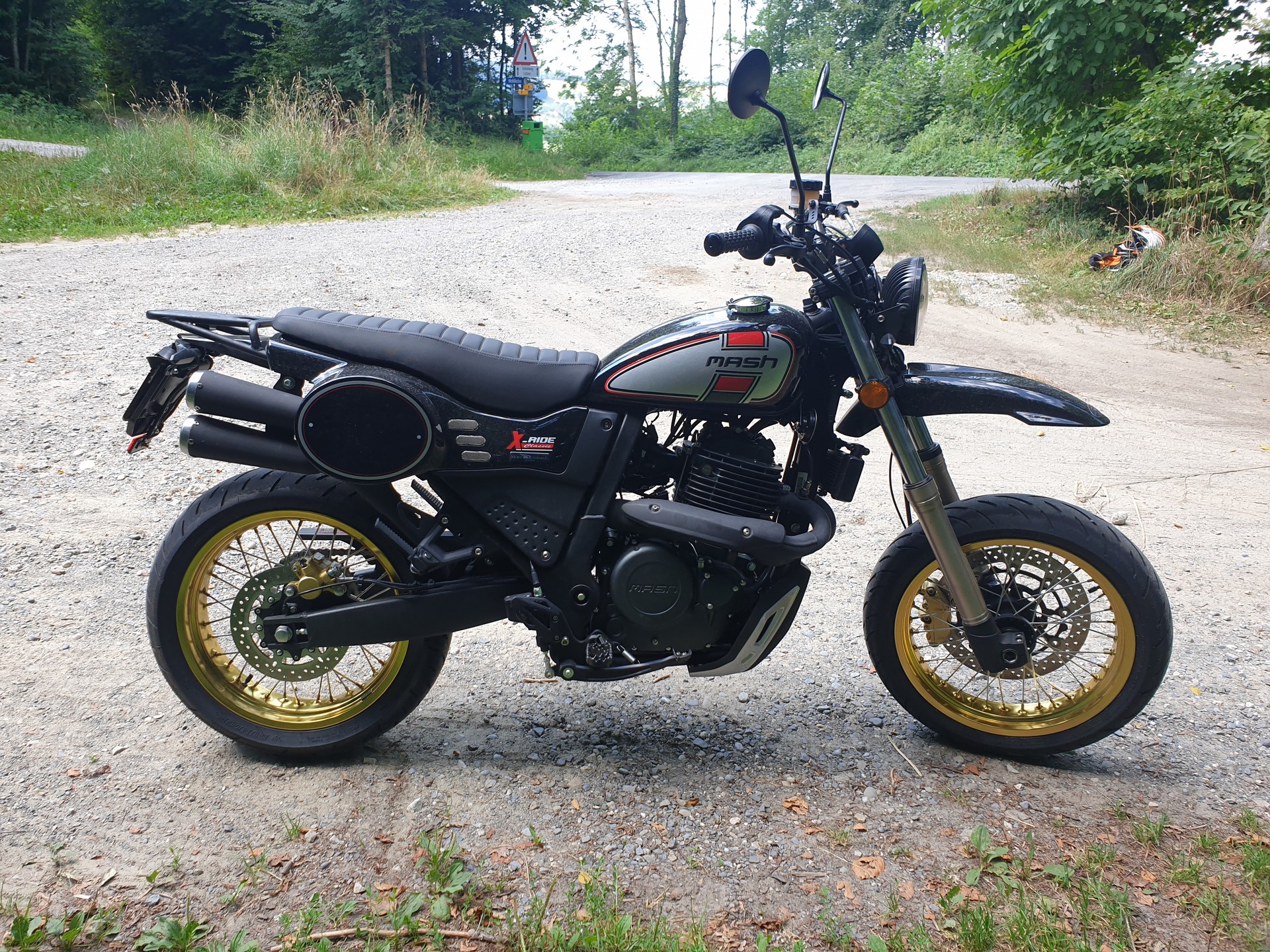 MASH 650 X-Ride