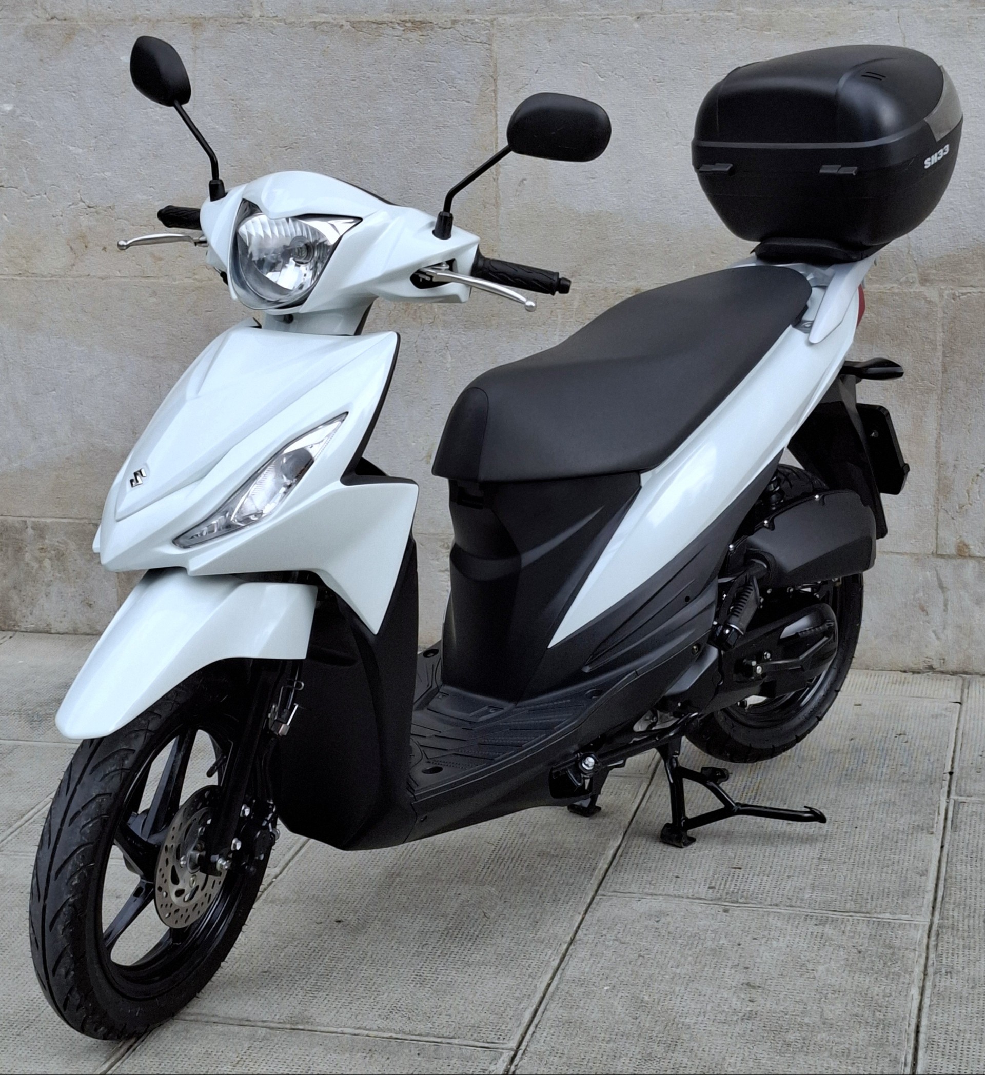 SUZUKI UK / FL ADDRESS-showroom-element-3