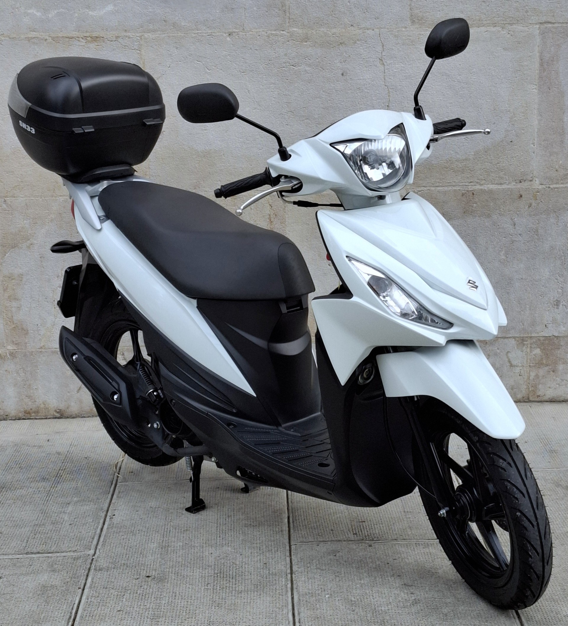 SUZUKI UK / FL ADDRESS-showroom-element-1