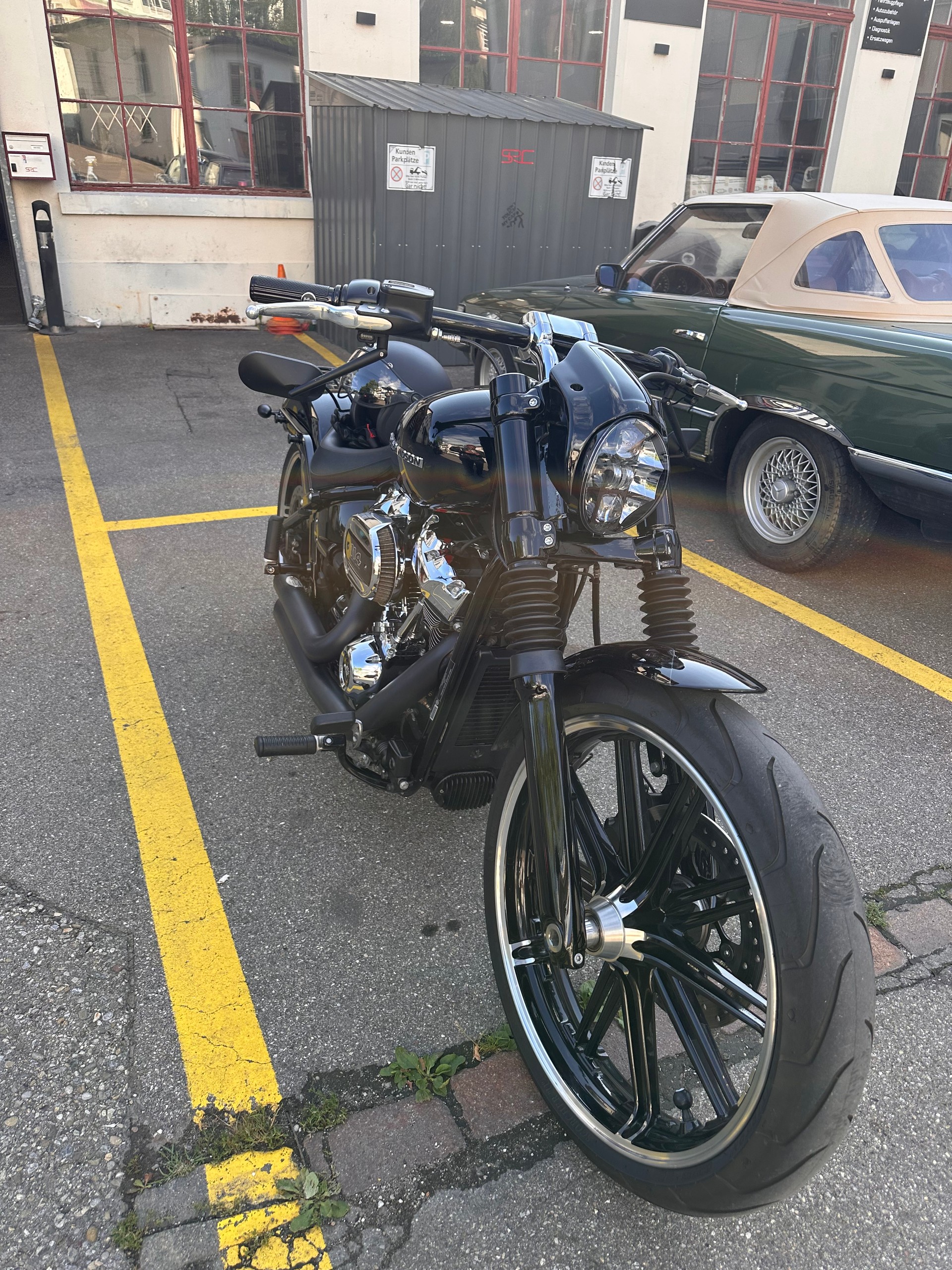 HARLEY-DAVIDSON FXBRS Breakout 114 ABS-image-1