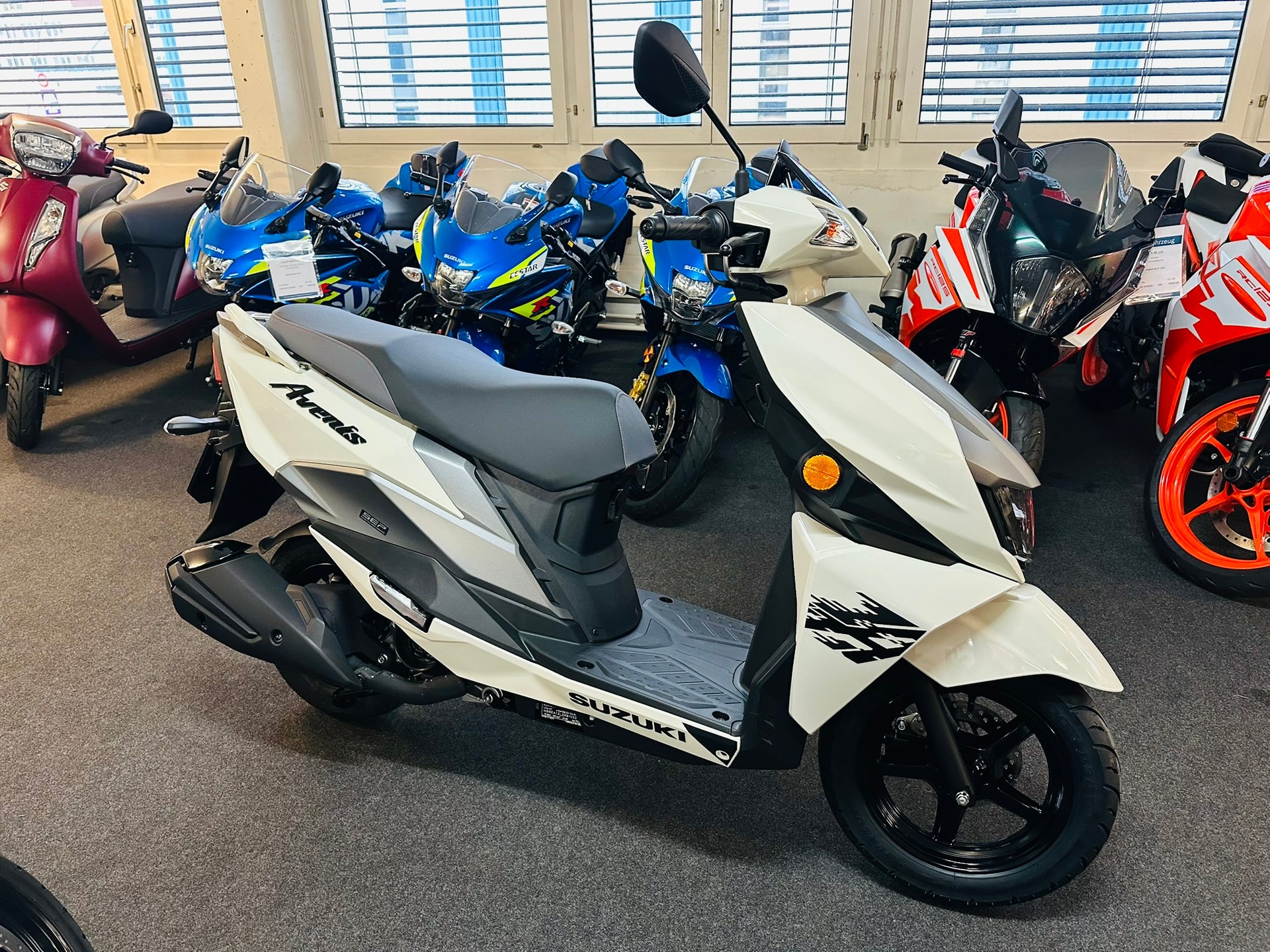 SUZUKI AVENIS 125