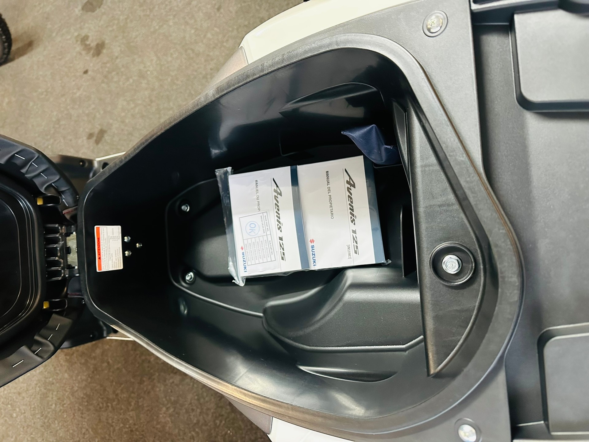 SUZUKI AVENIS 125-showroom-element-3
