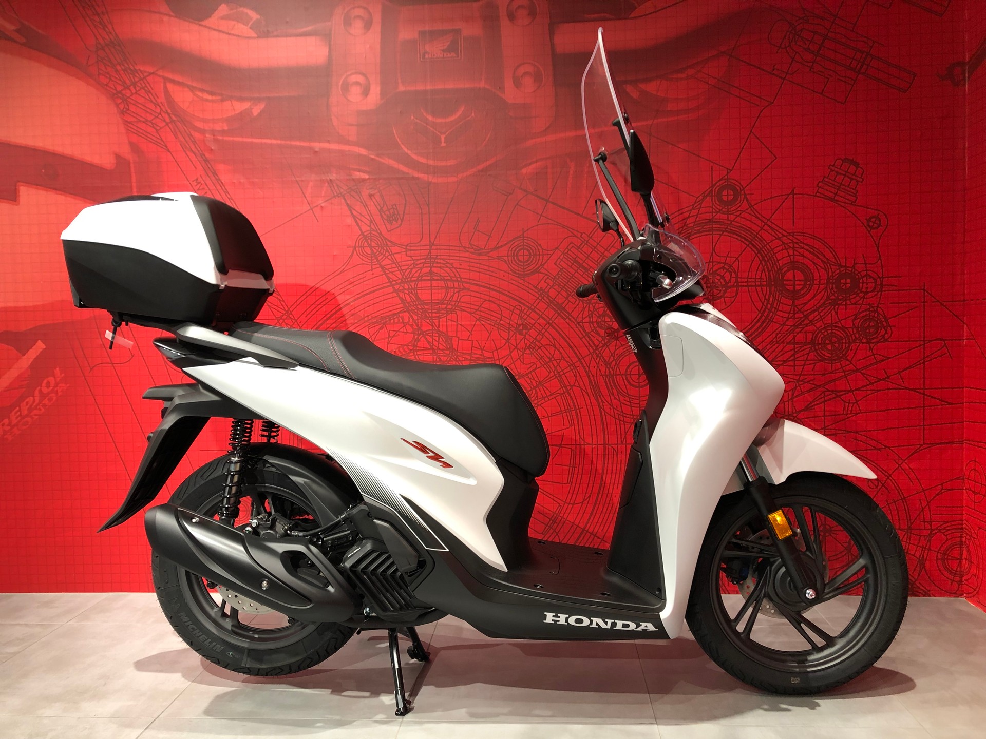 HONDA SH 125 Sporty-showroom-element-1