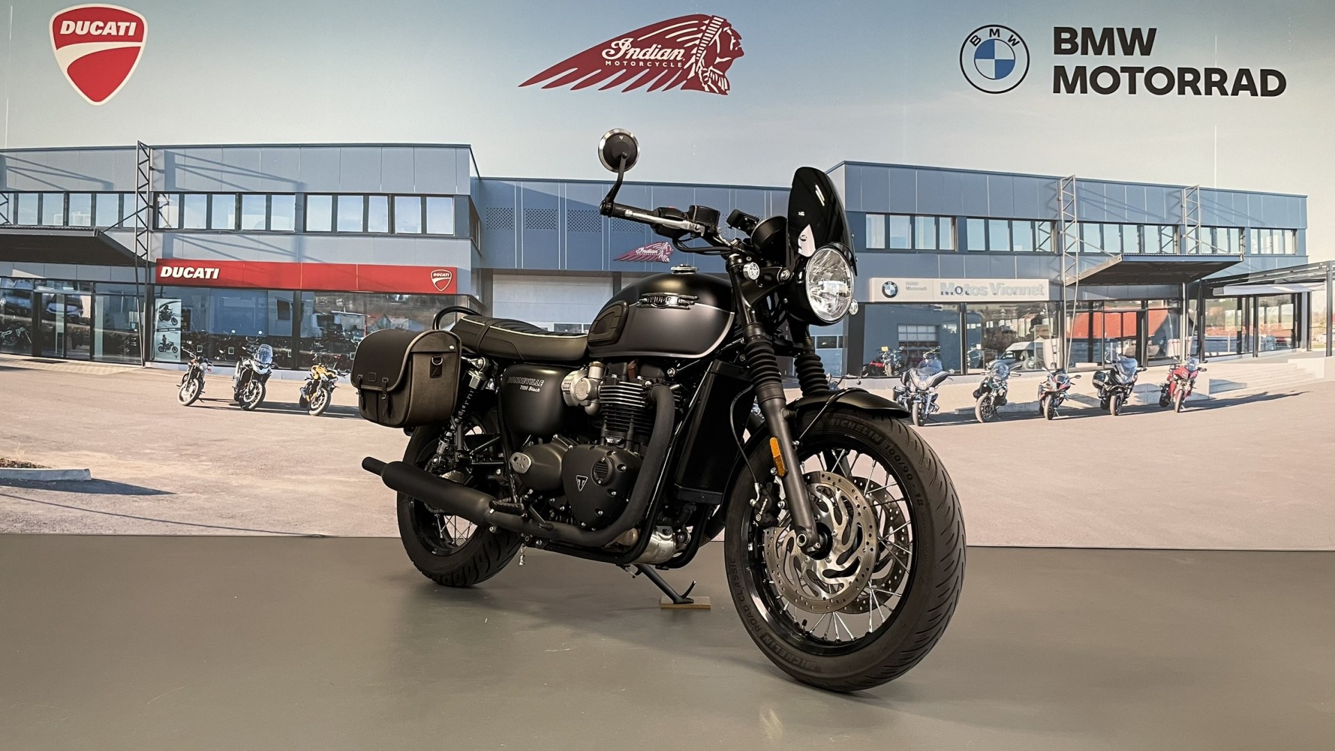 TRIUMPH Bonneville T120 Black