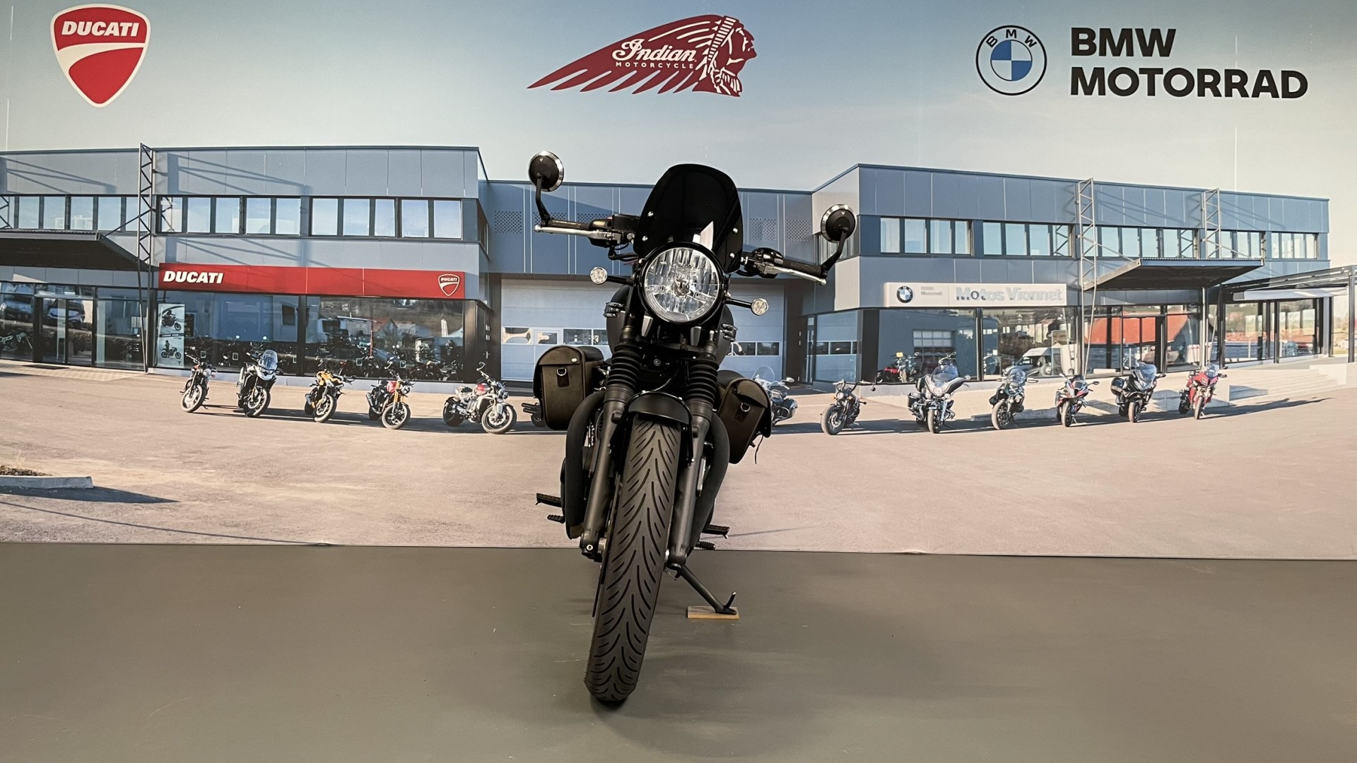 TRIUMPH Bonneville T120 Black-showroom-element-1
