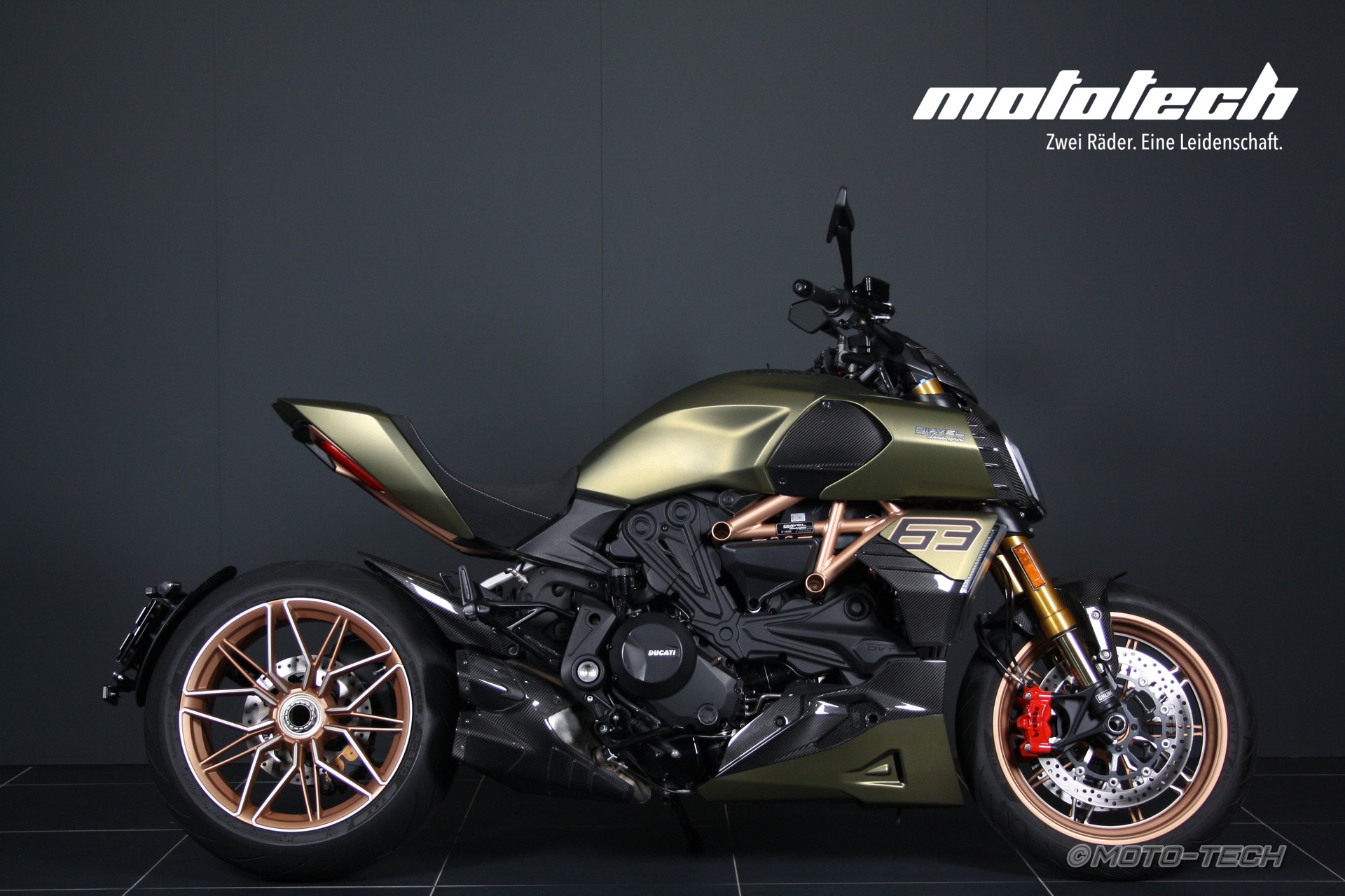 DUCATI Diavel 1260 Lamborghini-showroom-element-1