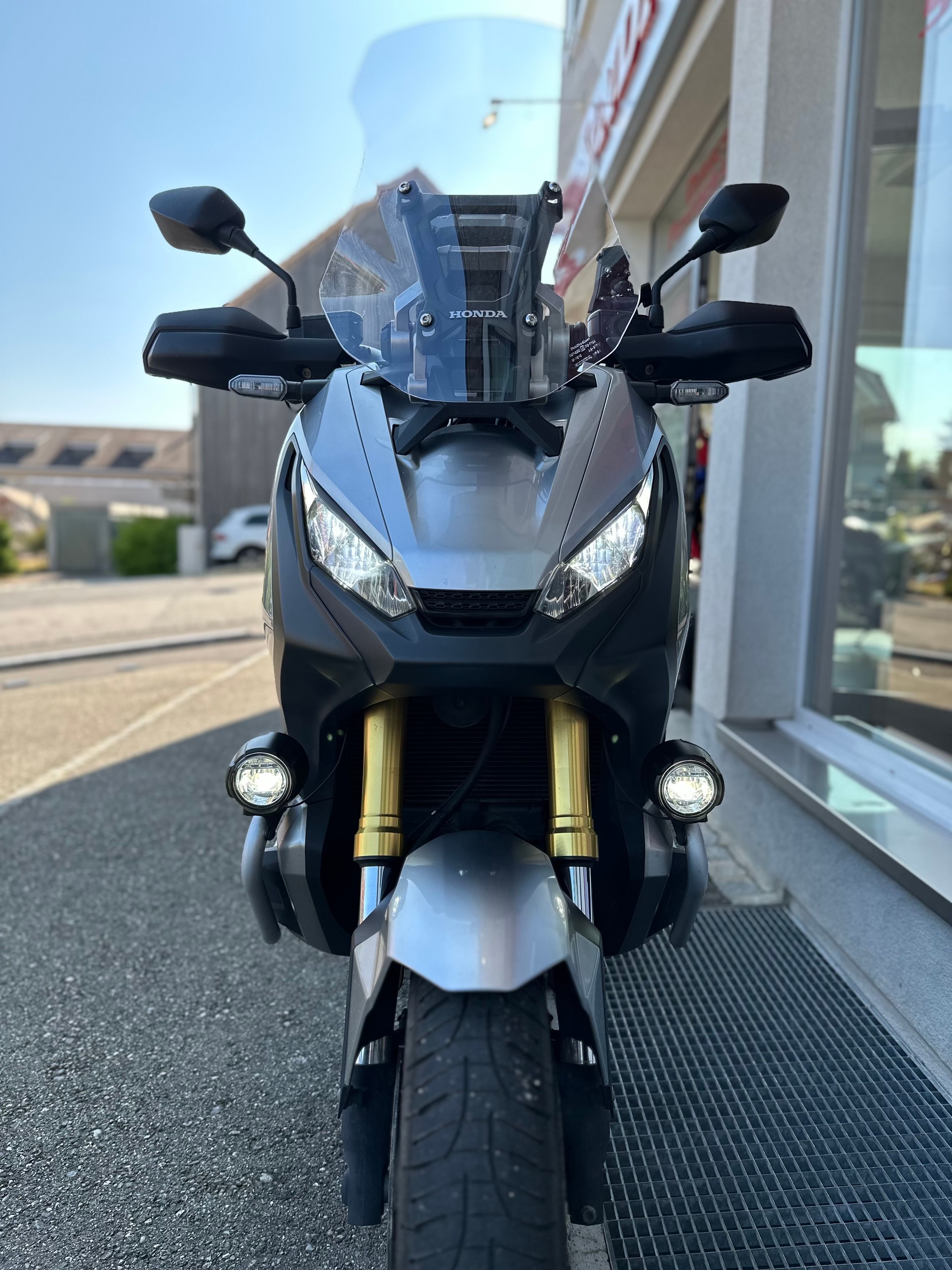 HONDA X-ADV 750 ABS-showroom-element-1