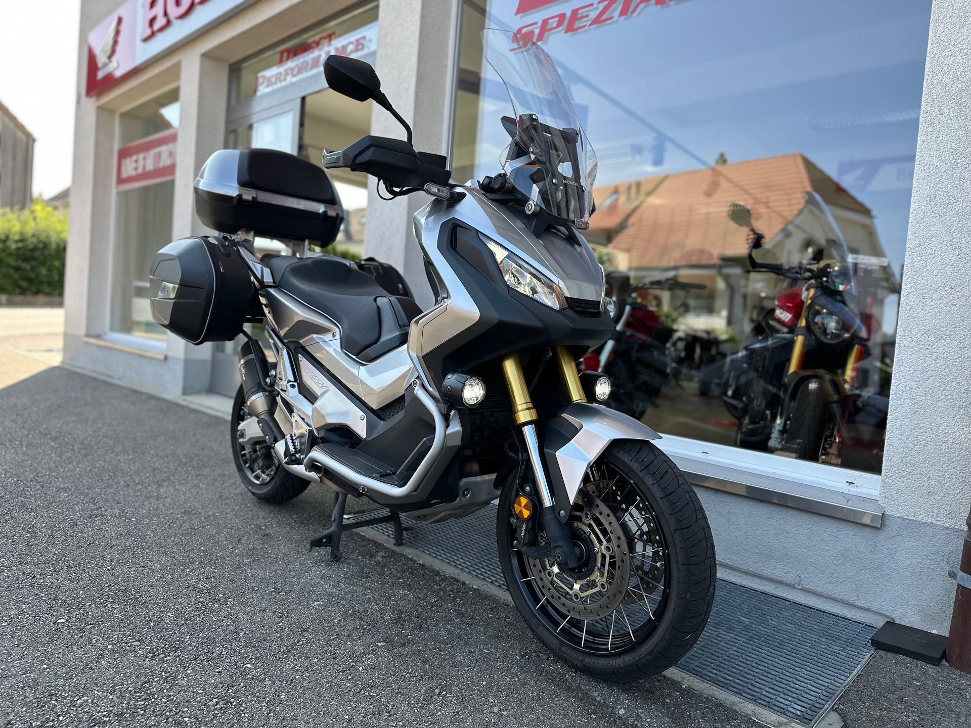 HONDA X-ADV 750 ABS-showroom-element-2