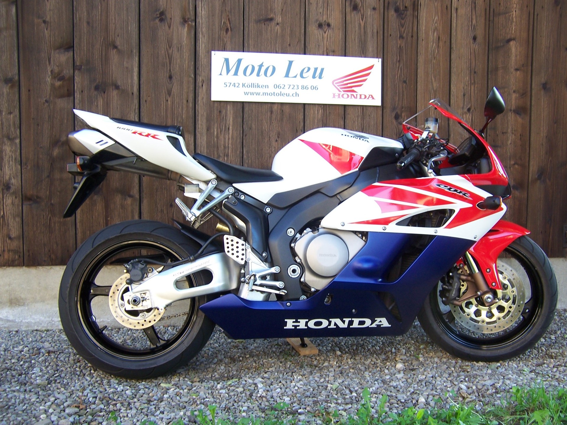 HONDA CBR 1000 RR-image-12