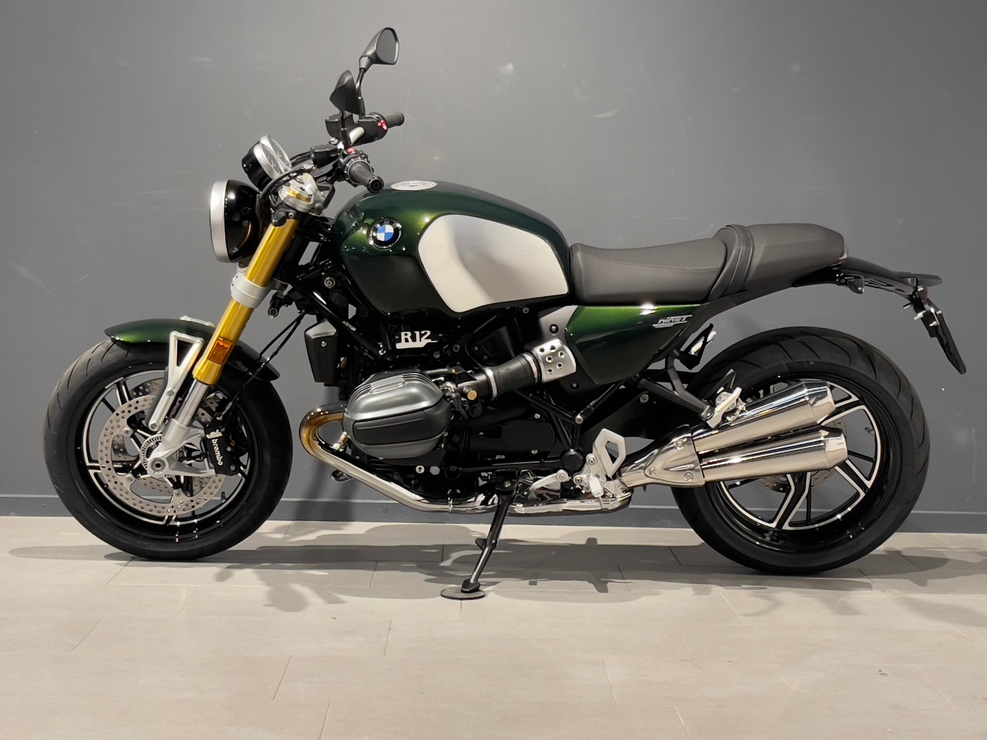 BMW nineT-showroom-element-3
