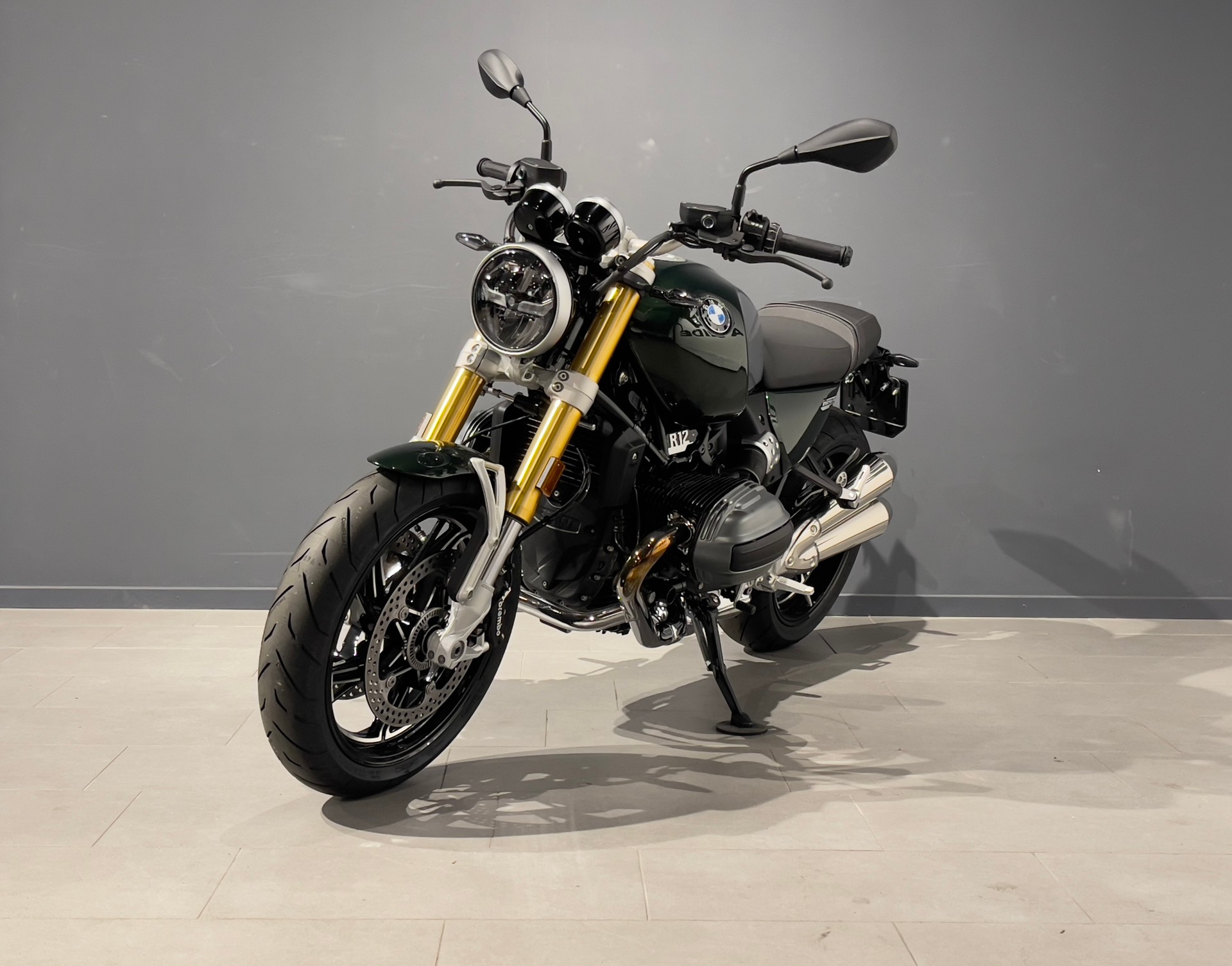 BMW nineT-showroom-element-2