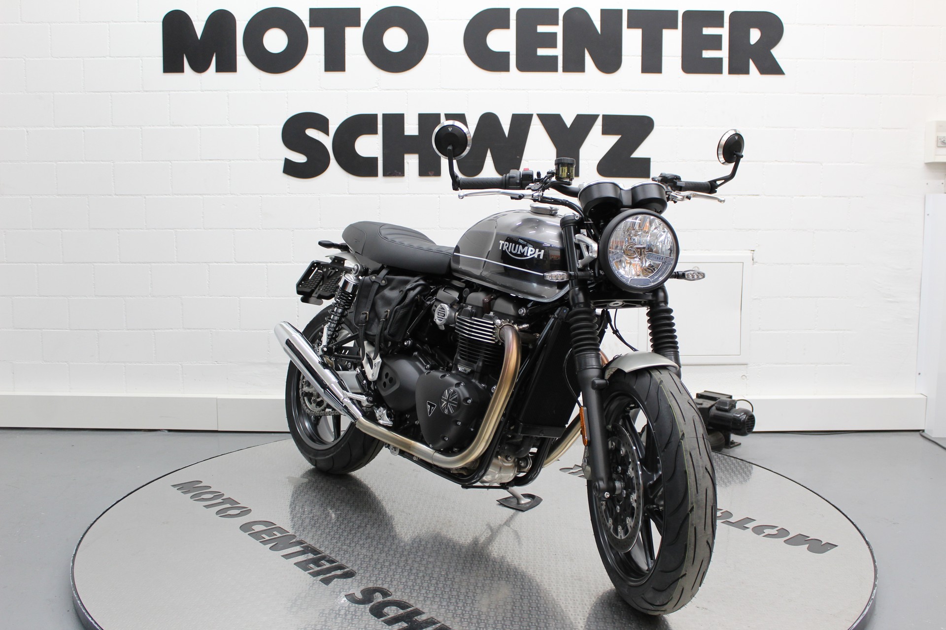 TRIUMPH Speed Twin 1200-image-1