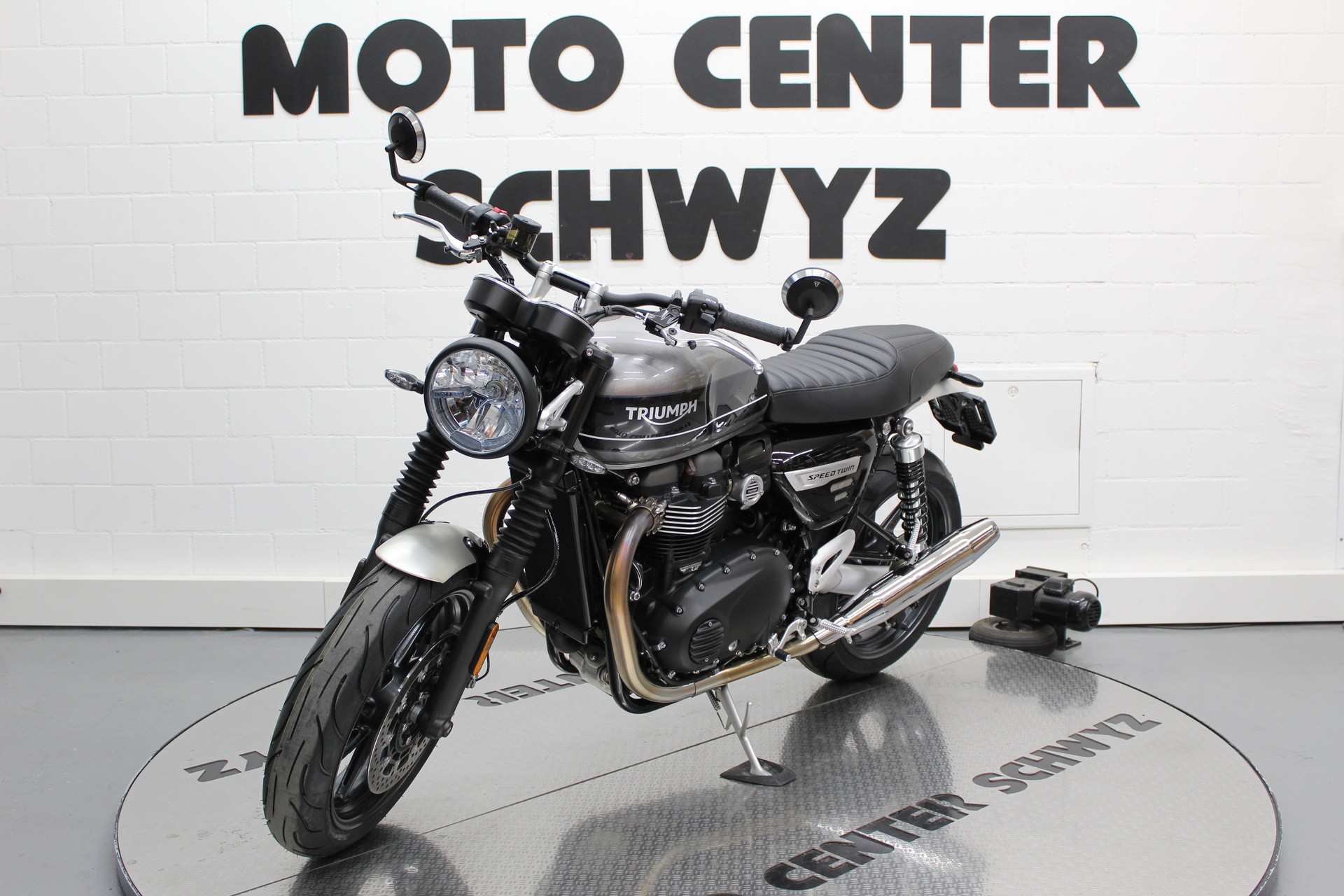 TRIUMPH Speed Twin 1200-image-3