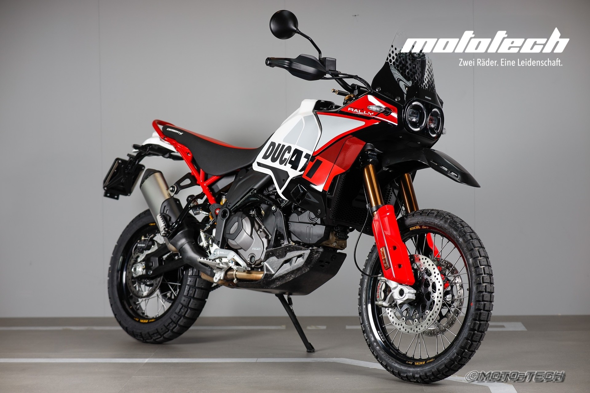 DUCATI Desert X Rally (35kW)-showroom-element-1