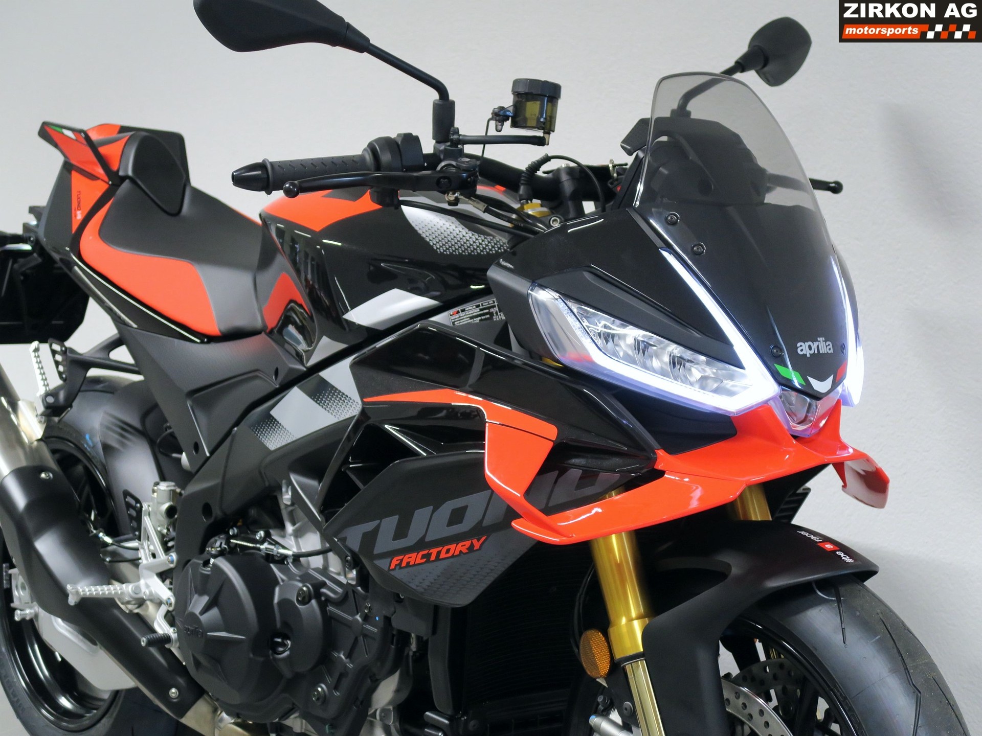 APRILIA Tuono V4 1100 E5+ Factory-showroom-element-3