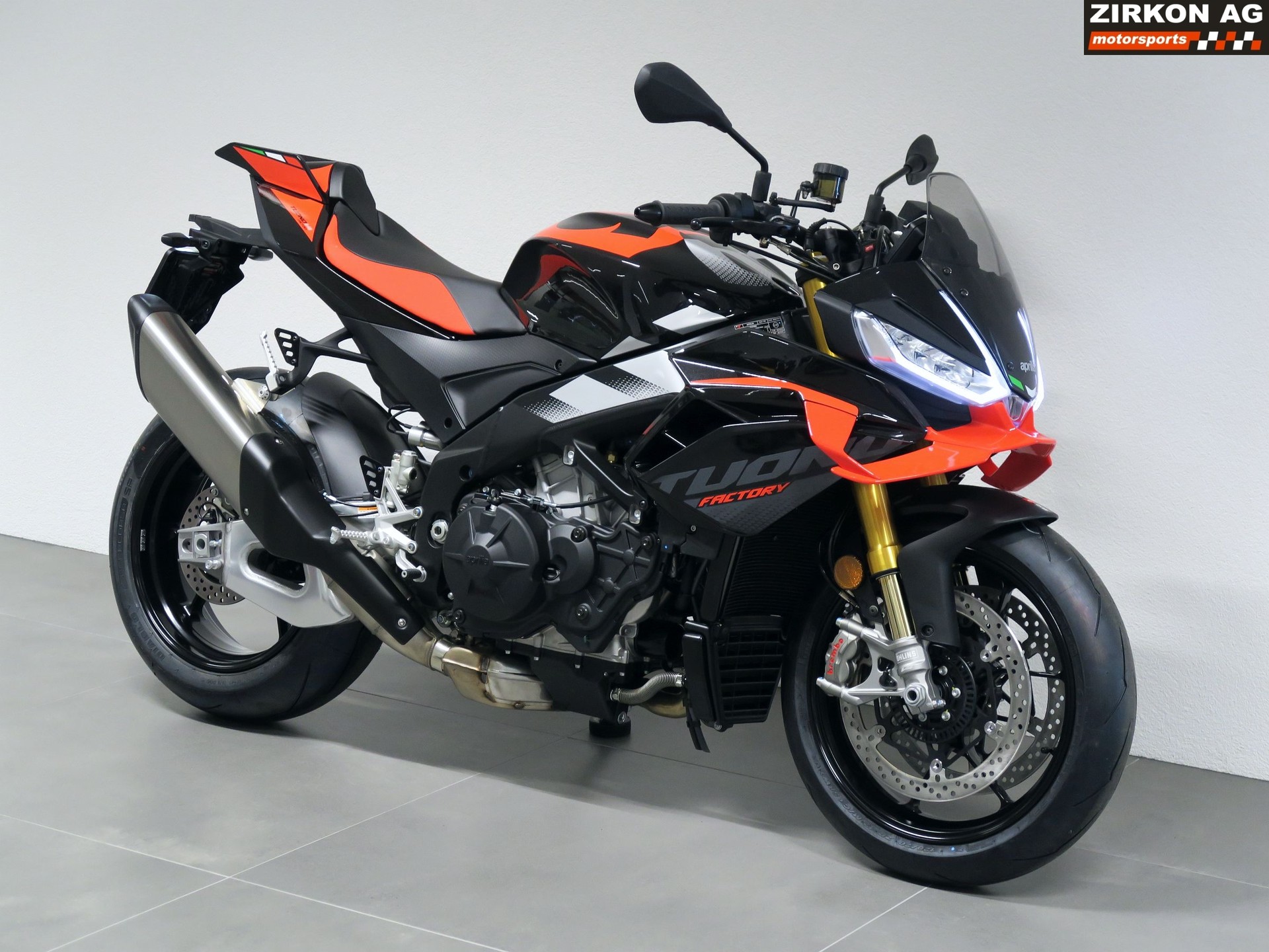APRILIA Tuono V4 1100 E5+ Factory-showroom-element-2