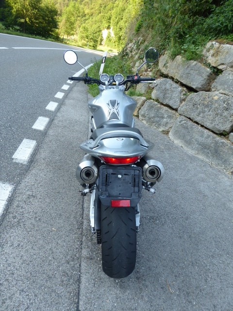 HONDA CB 900 F Hornet-showroom-element-3