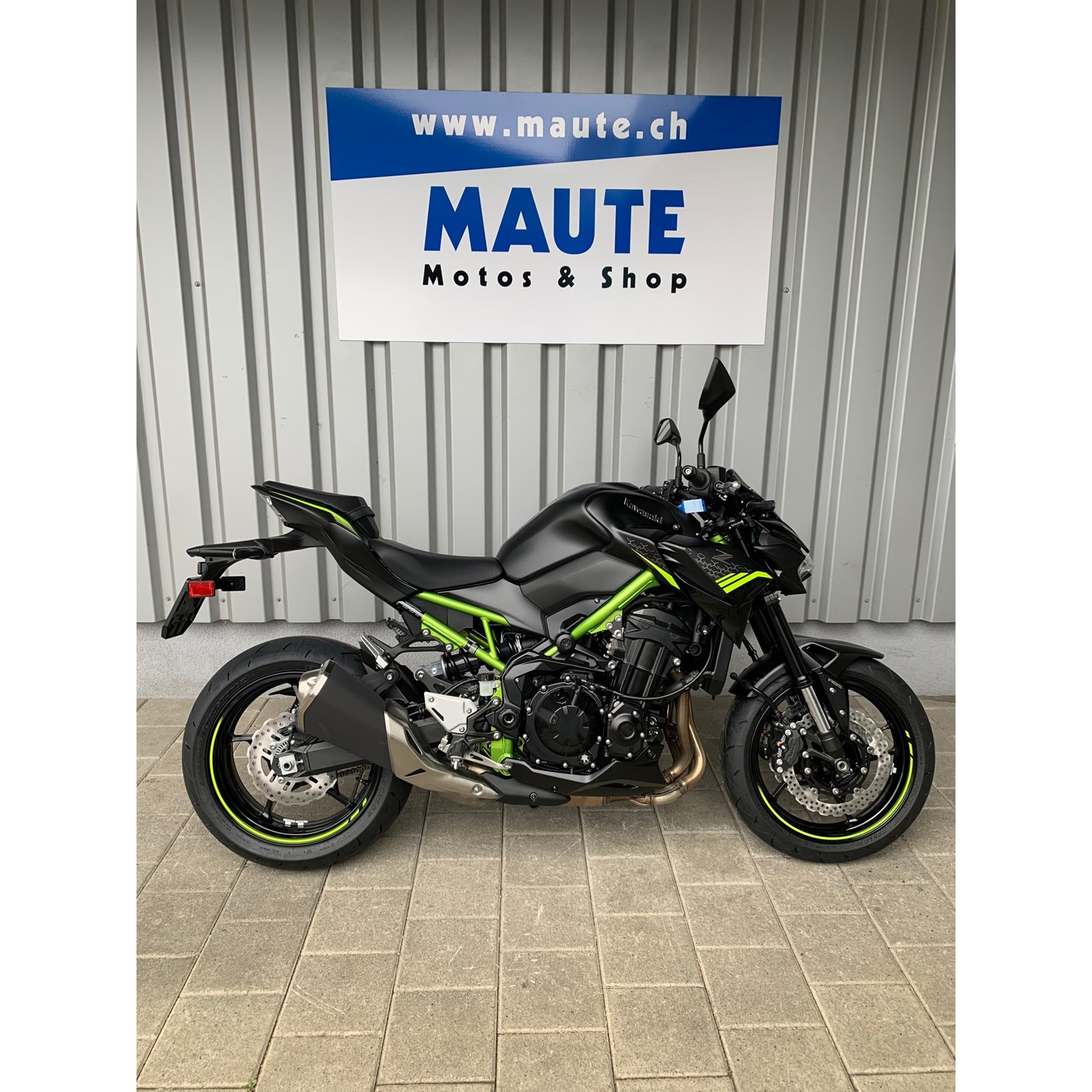 KAWASAKI Z 900 (35kW)-showroom-element-1