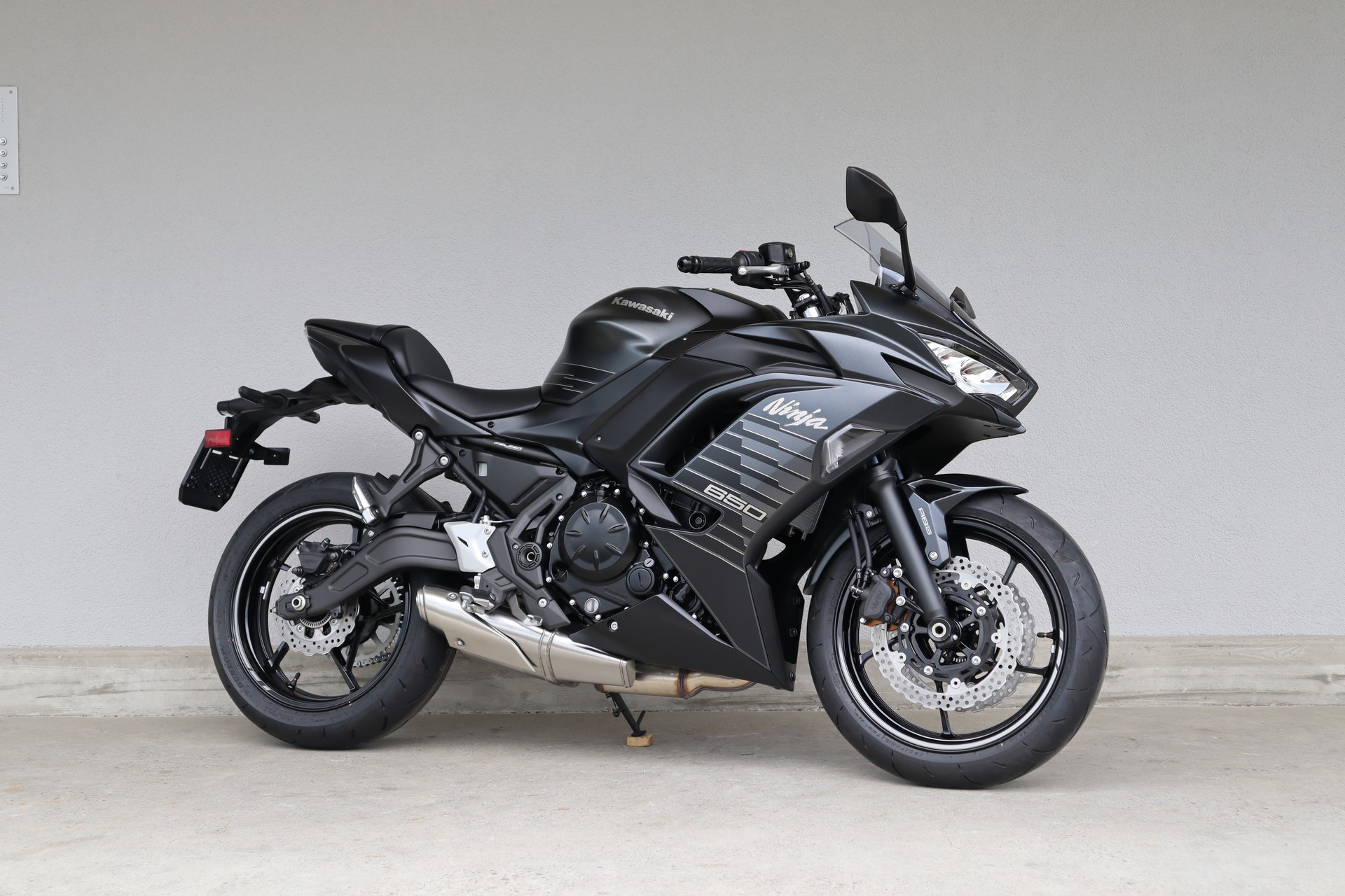 KAWASAKI Ninja 650-showroom-element-1
