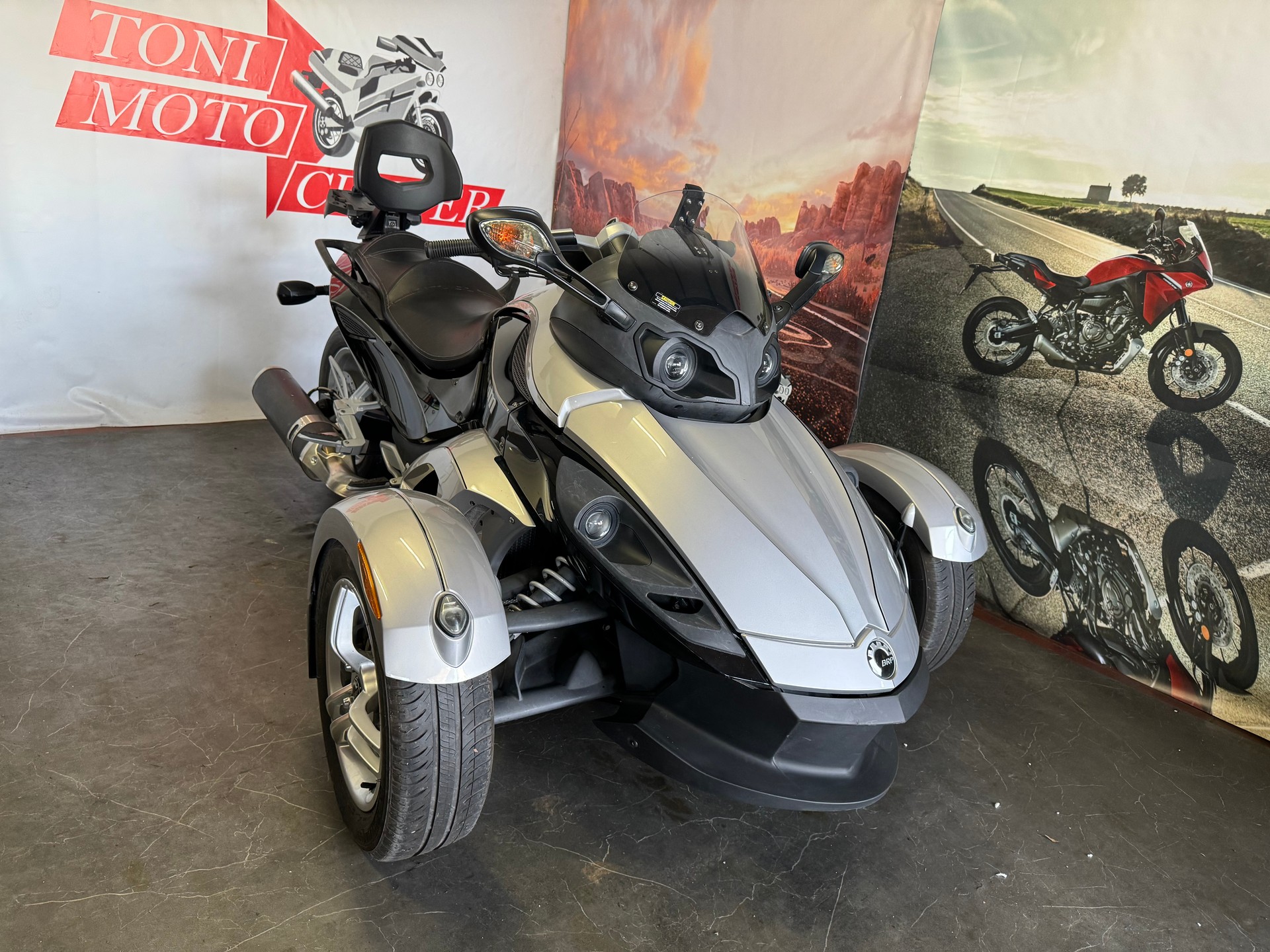 CAN-AM Spyder-image-2
