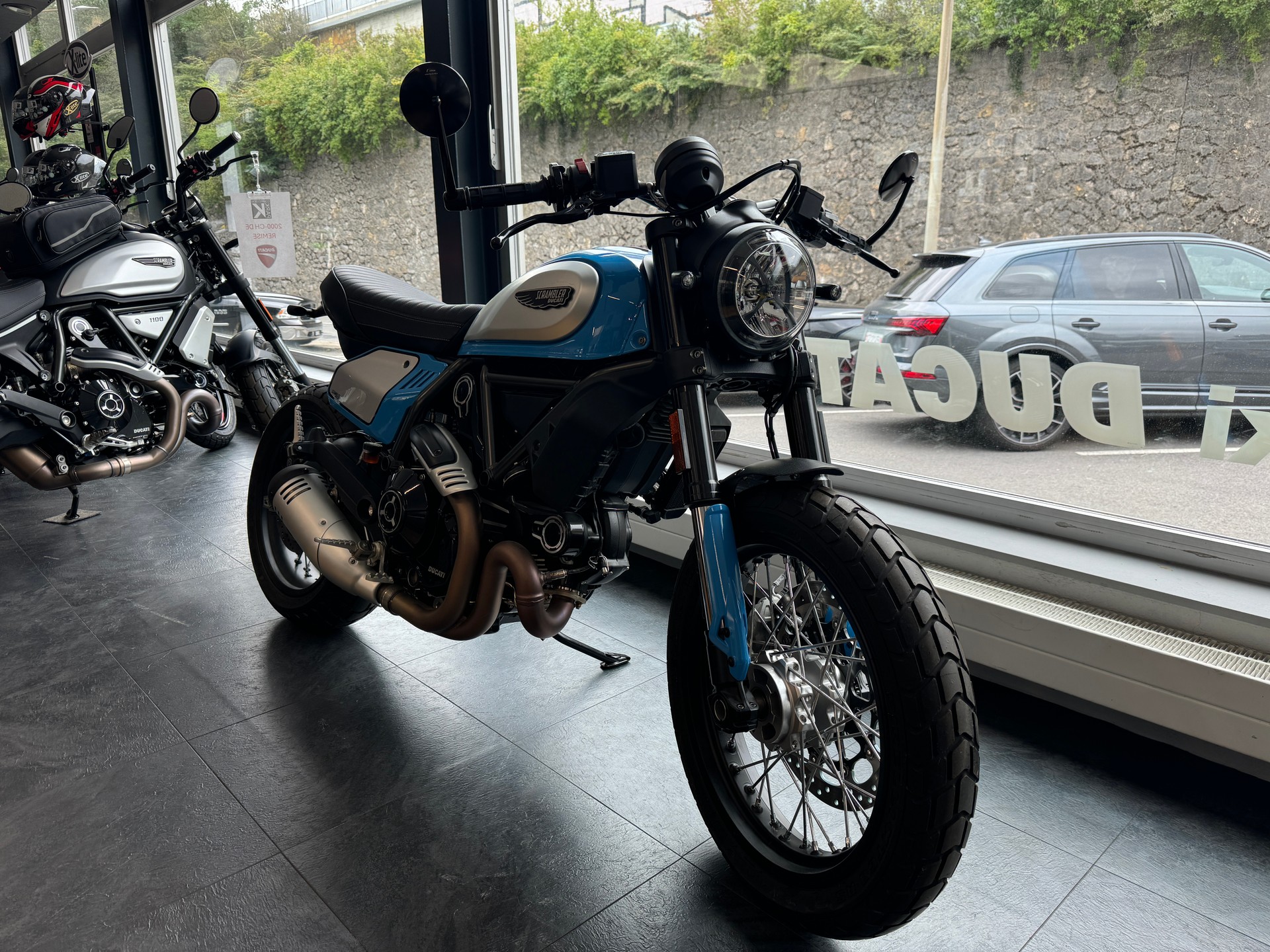 DUCATI Scrambler 803 Icon Dark-showroom-element-1