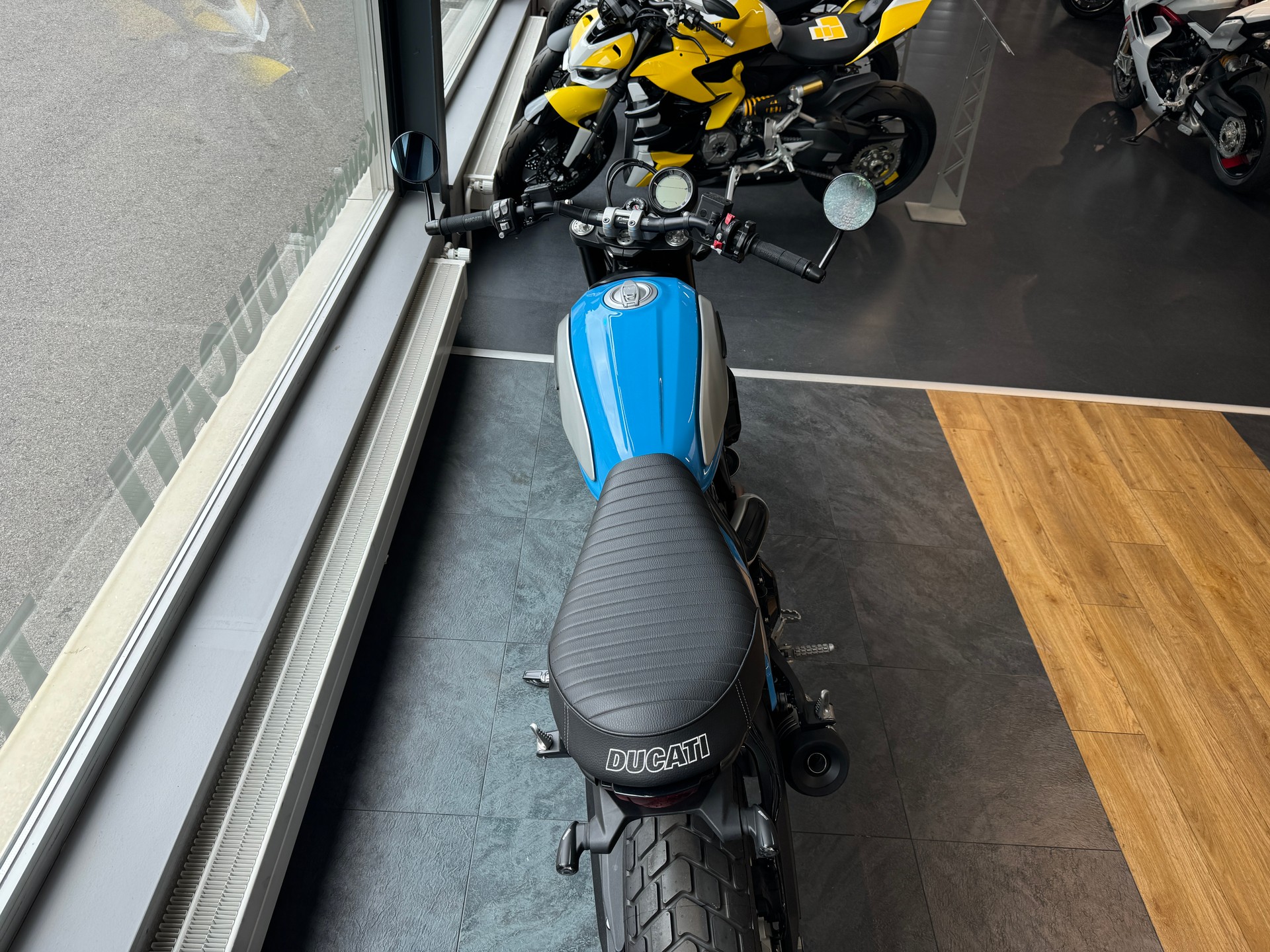 DUCATI Scrambler 803 Icon Dark-showroom-element-3