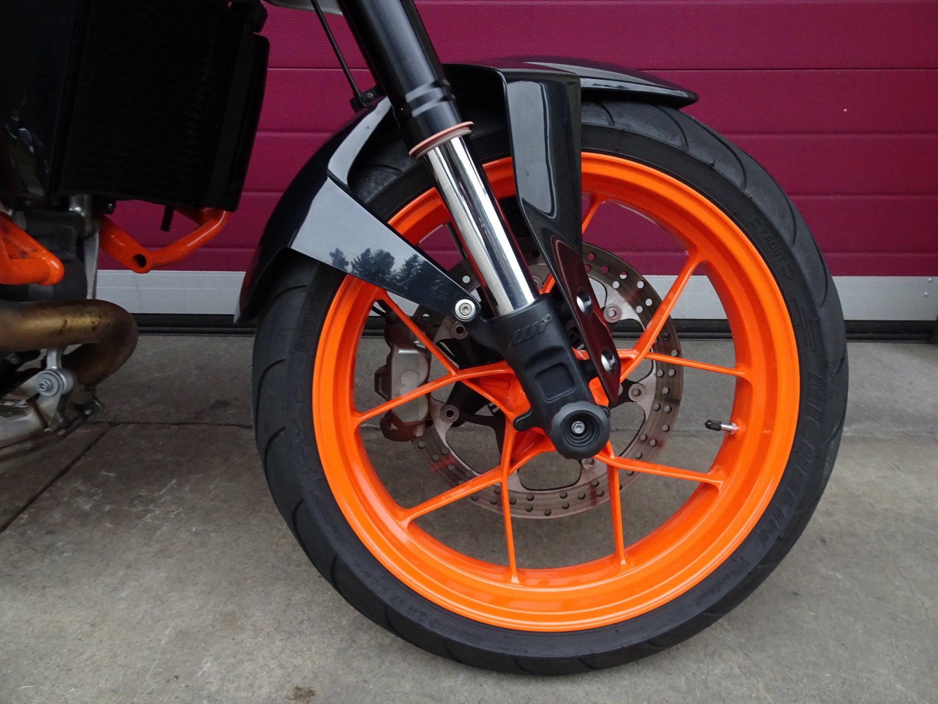 KTM 690 Duke R  ABS-showroom-element-1
