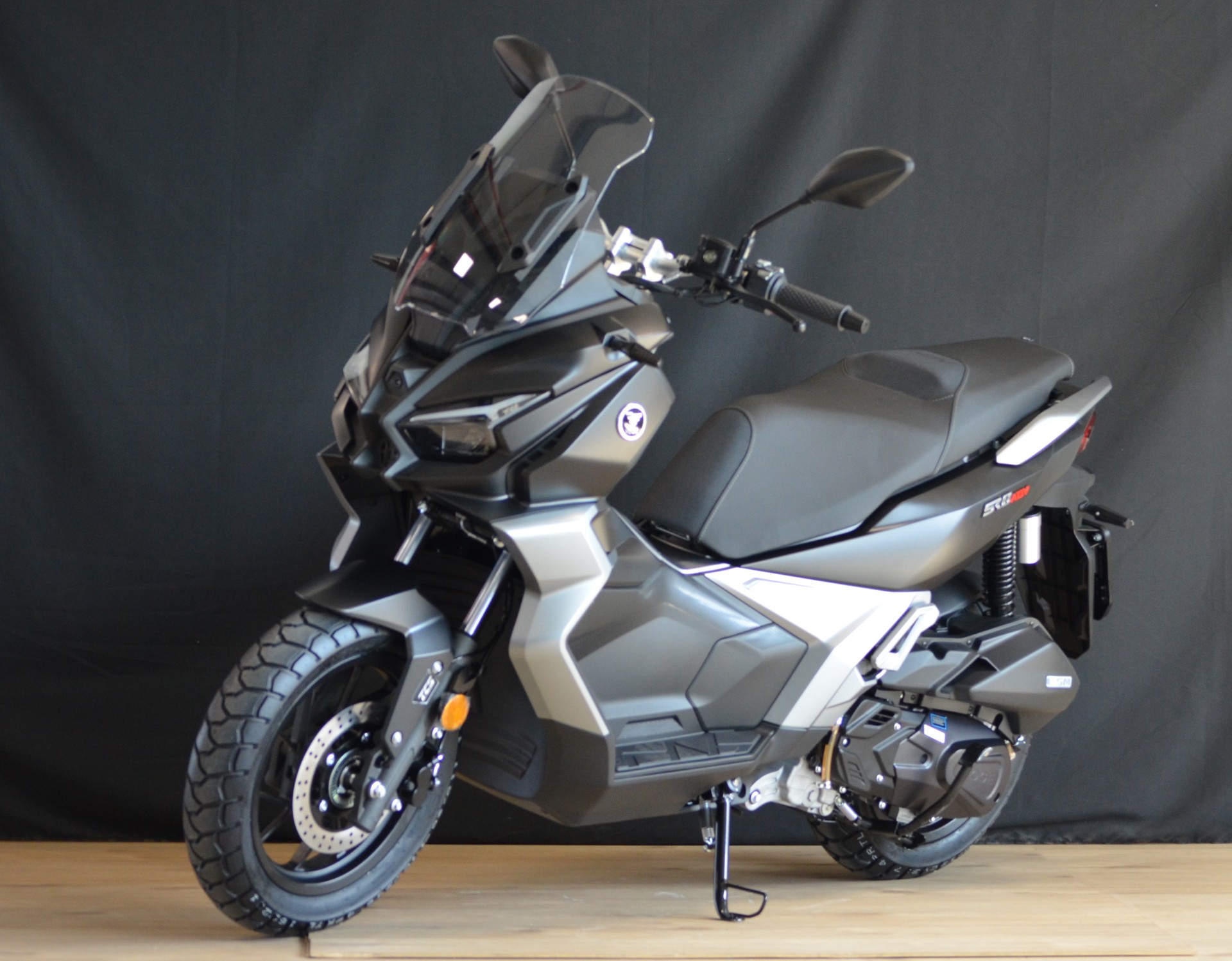 VOGE SR1 ADV-showroom-element-1