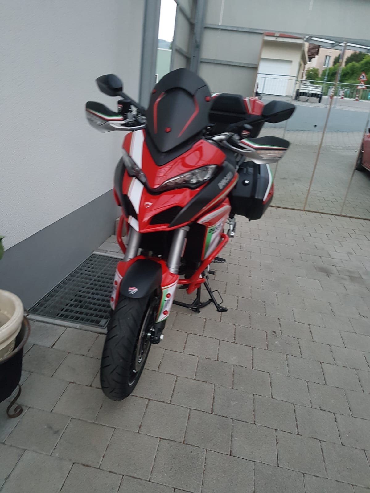 DUCATI Multistrada 1200 S Touring Pack-showroom-element-1
