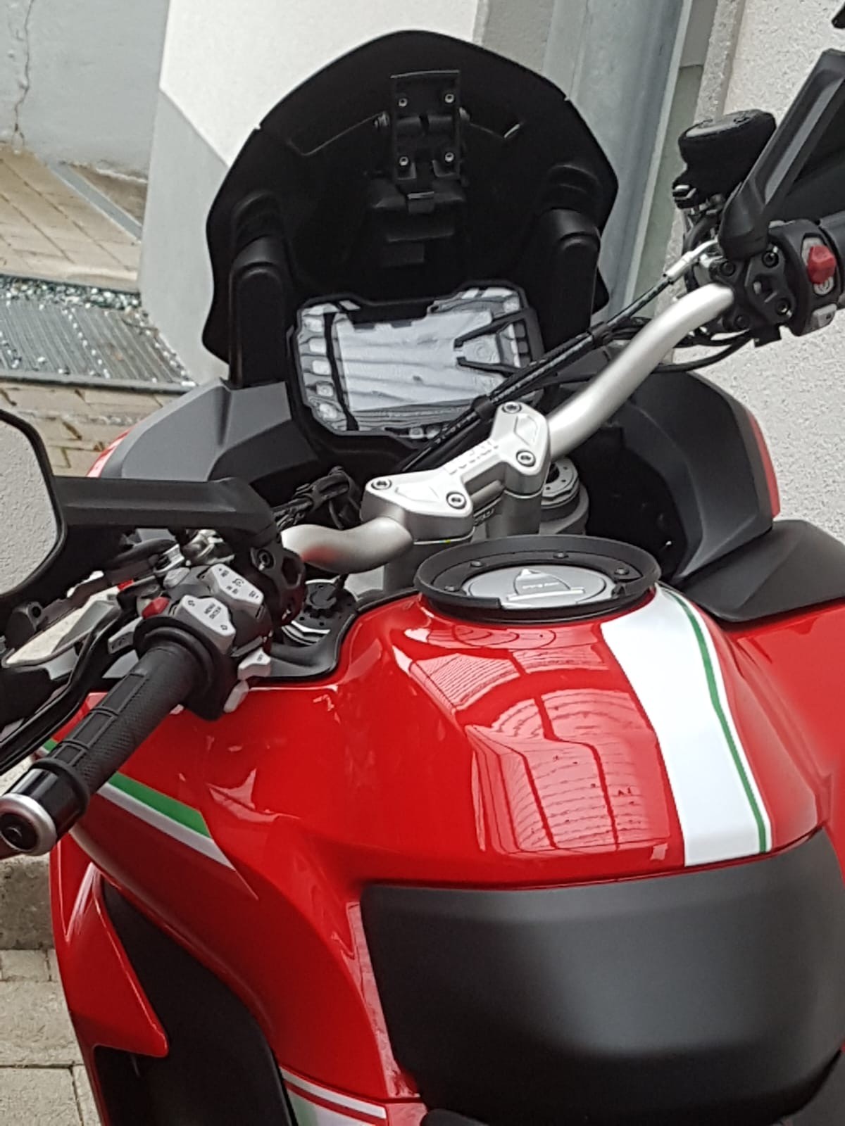 DUCATI Multistrada 1200 S Touring Pack-showroom-element-3