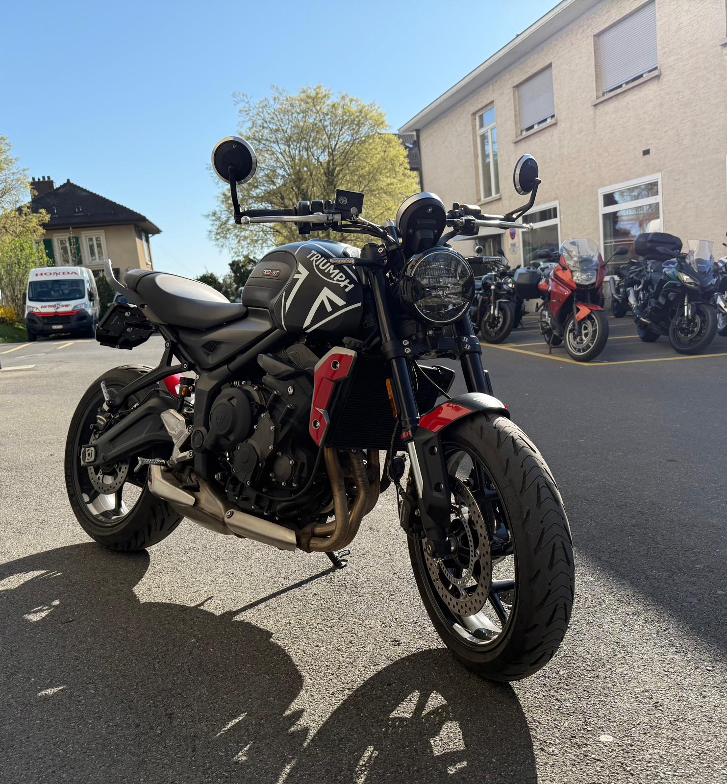TRIUMPH Trident 660-showroom-element-1