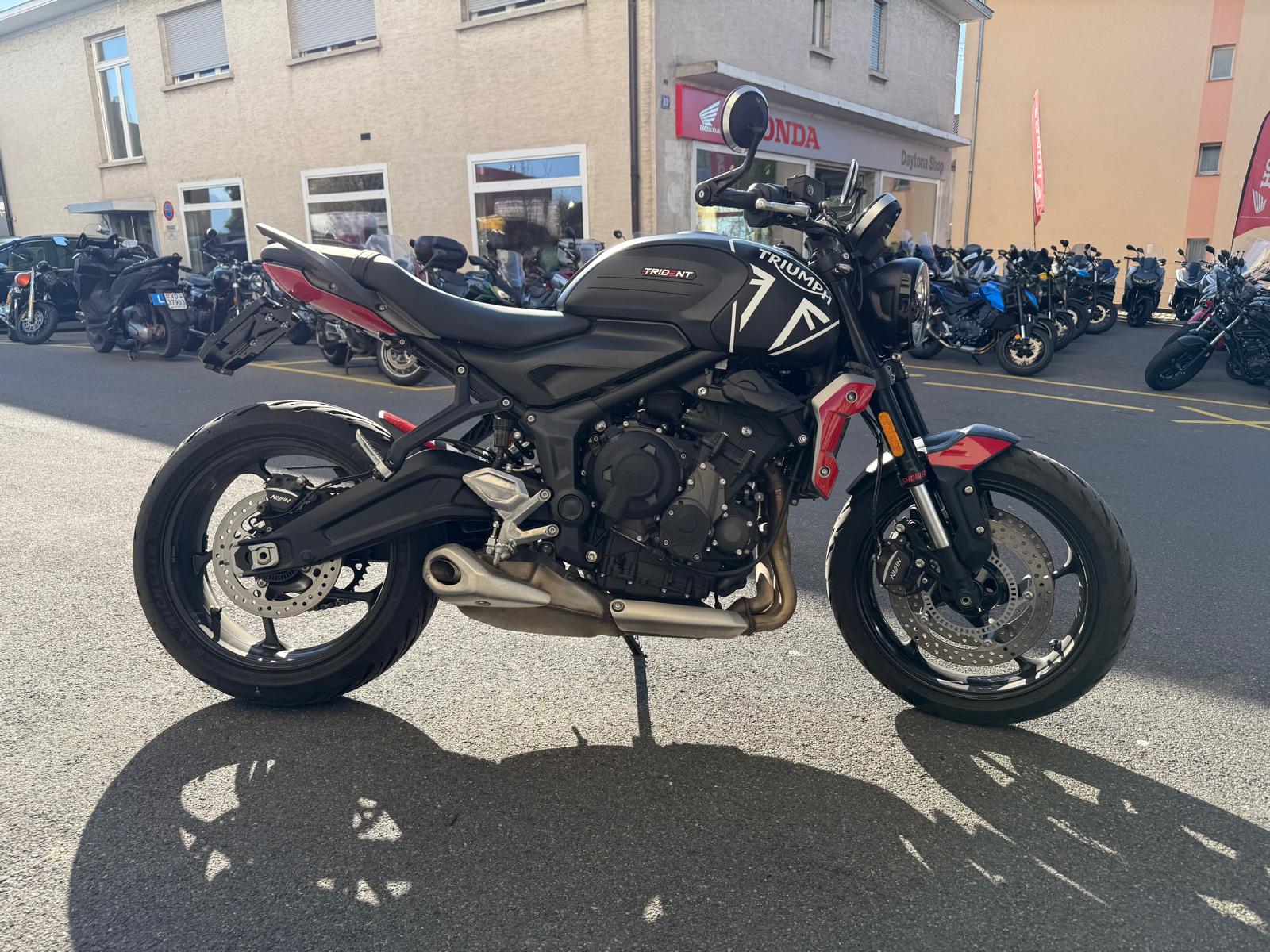 TRIUMPH Trident 660-showroom-element-3