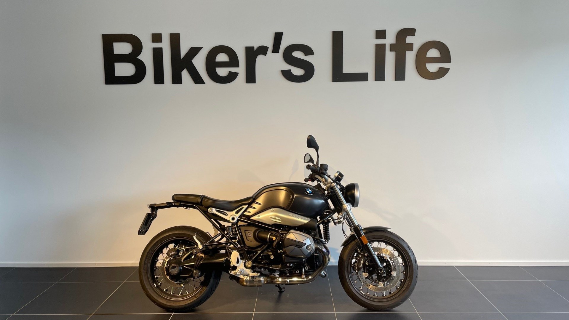BMW R nineT Pure Spezial Lackierung in BMW Frozen Deep Grey