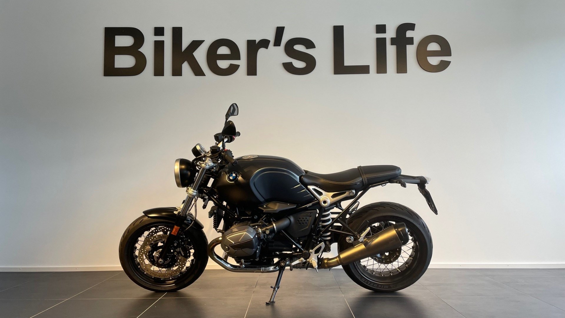 BMW R nineT Pure Spezial Lackierung in BMW Frozen Deep Grey-showroom-element-1