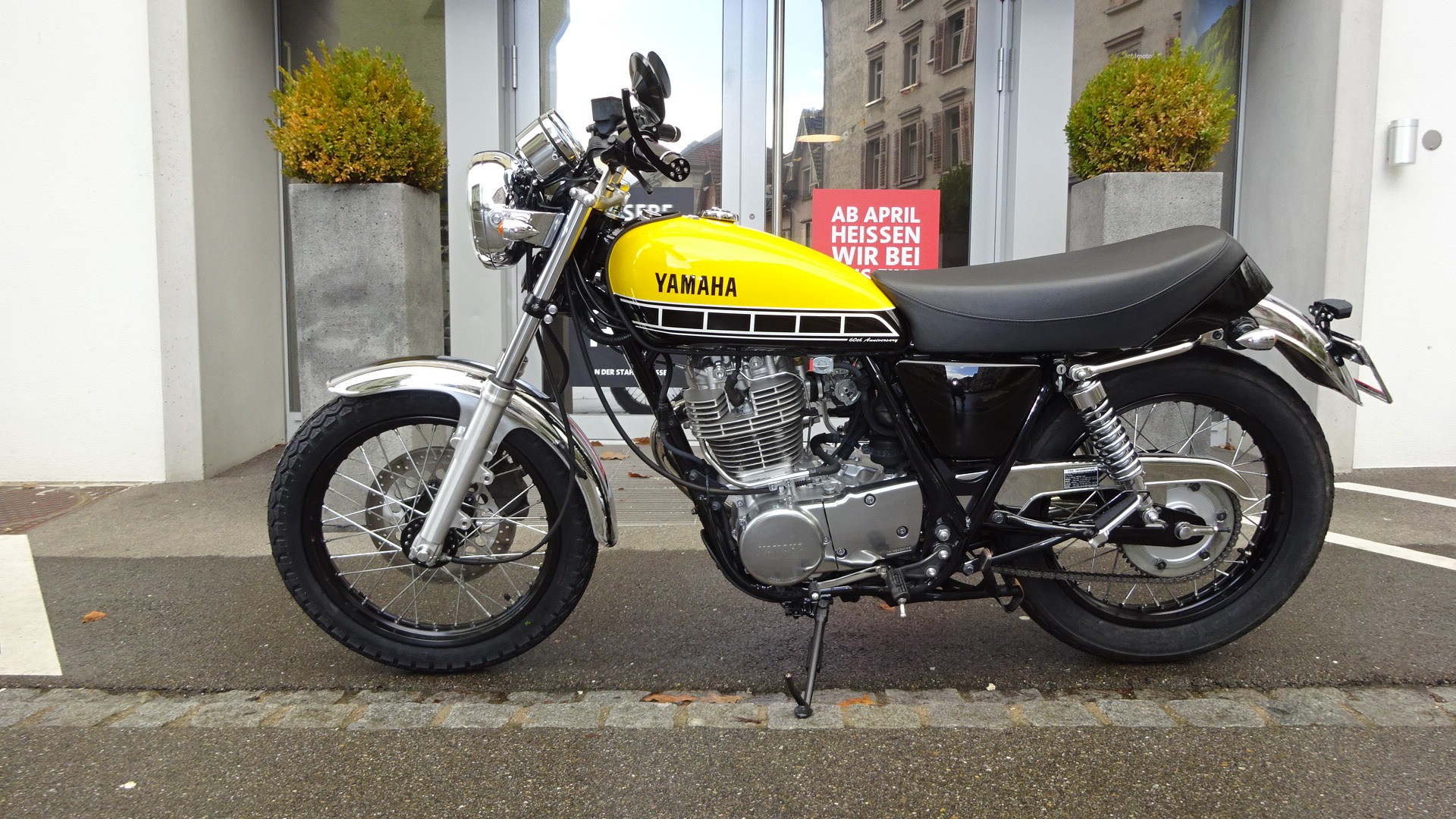 YAMAHA SR 400 60 Anniversary-showroom-element-3