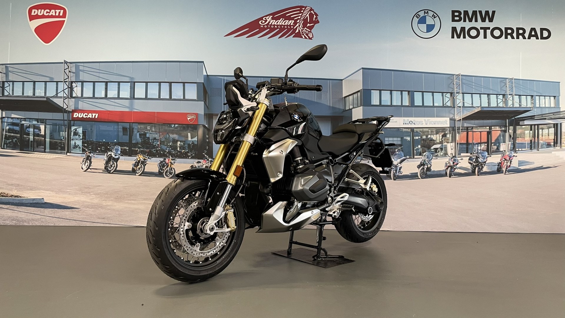 BMW R 1250 R Triple Black-image-2