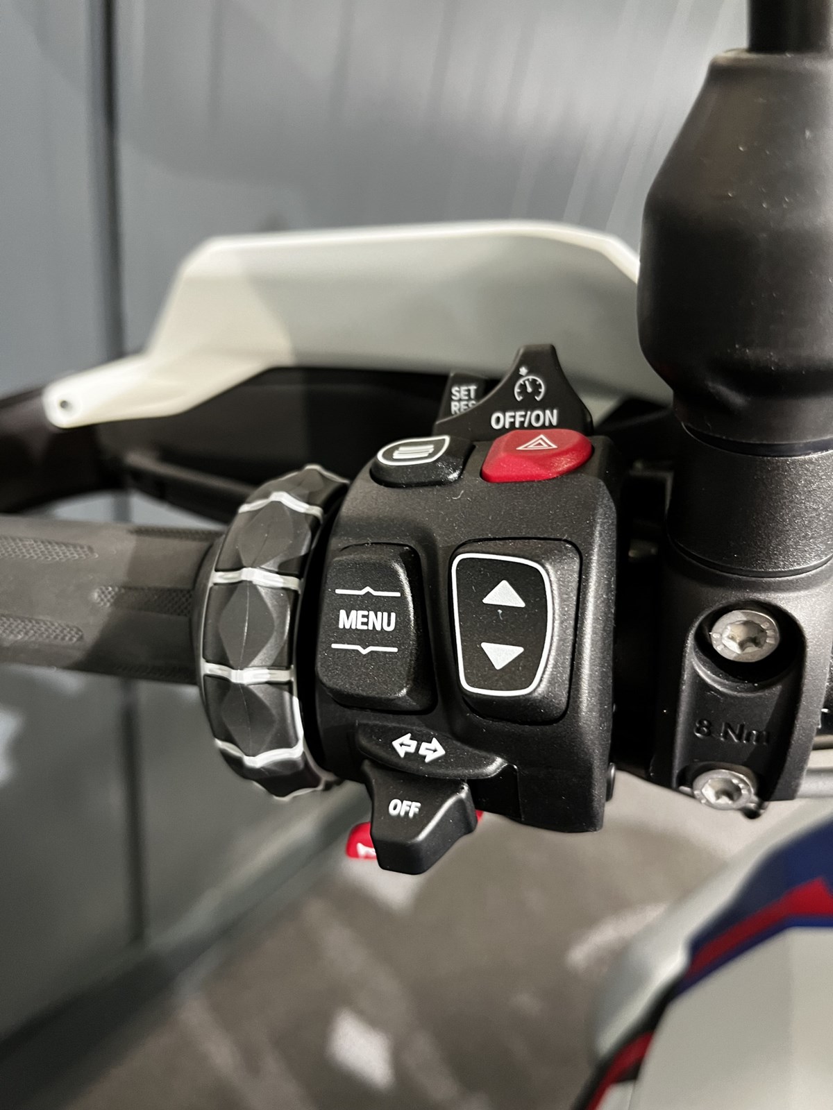 BMW R 1300 GS Trophy Mit SHAD-Seitenkoffer und BMW-Topcase-showroom-element-3